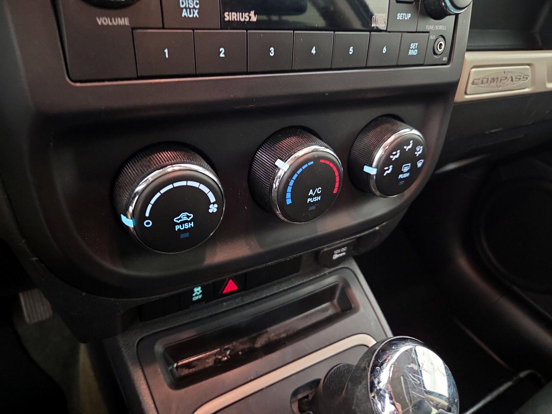 Thumbnail: 2016 Jeep Compass - 14