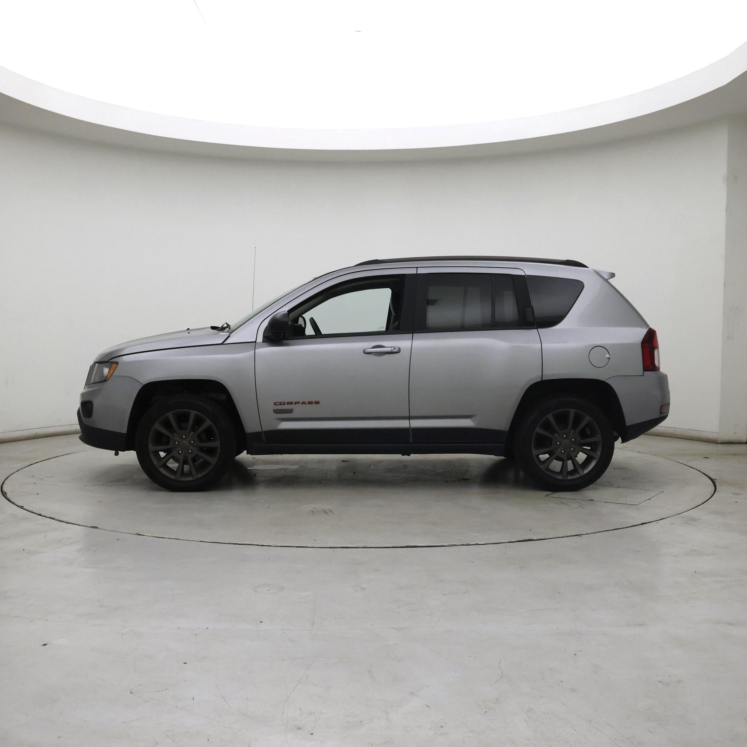 Thumbnail: 2016 Jeep Compass - 3