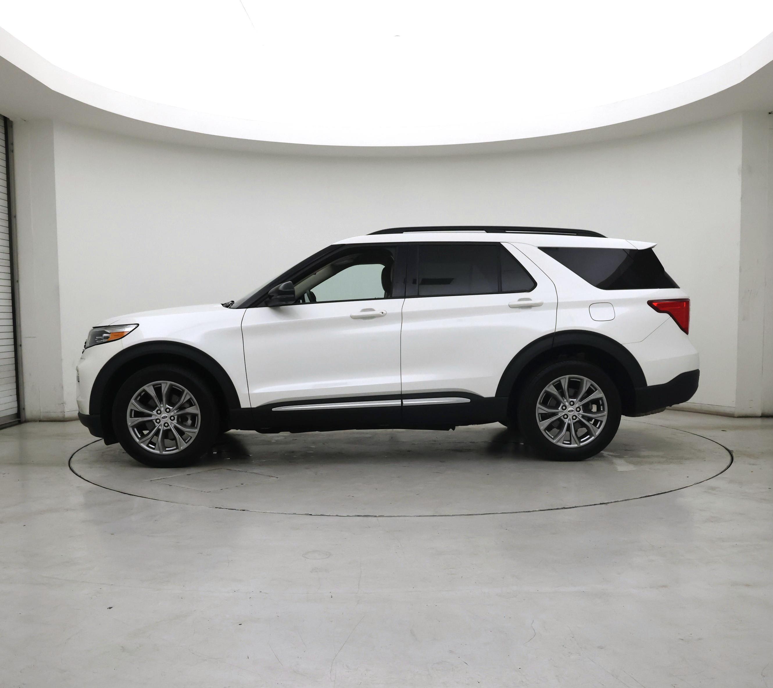 Thumbnail: 2022 Ford Explorer - 3