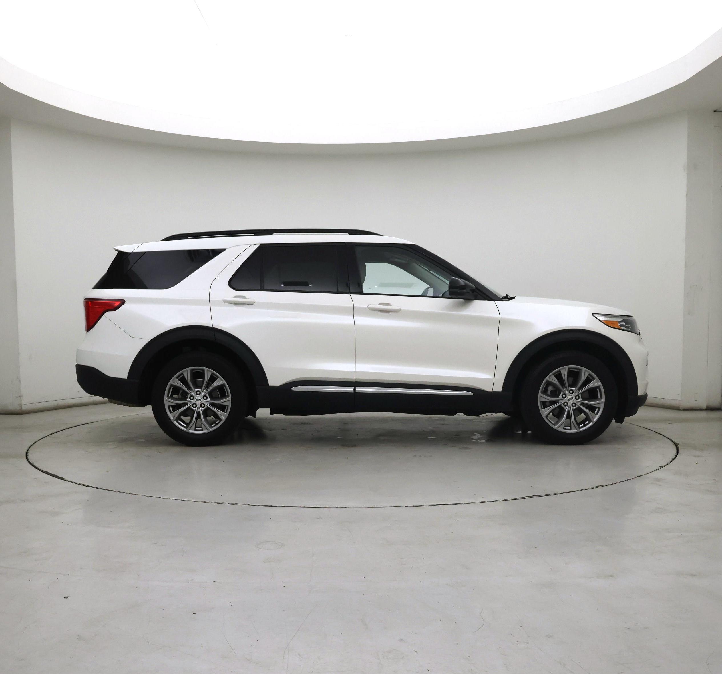 Thumbnail: 2022 Ford Explorer - 7