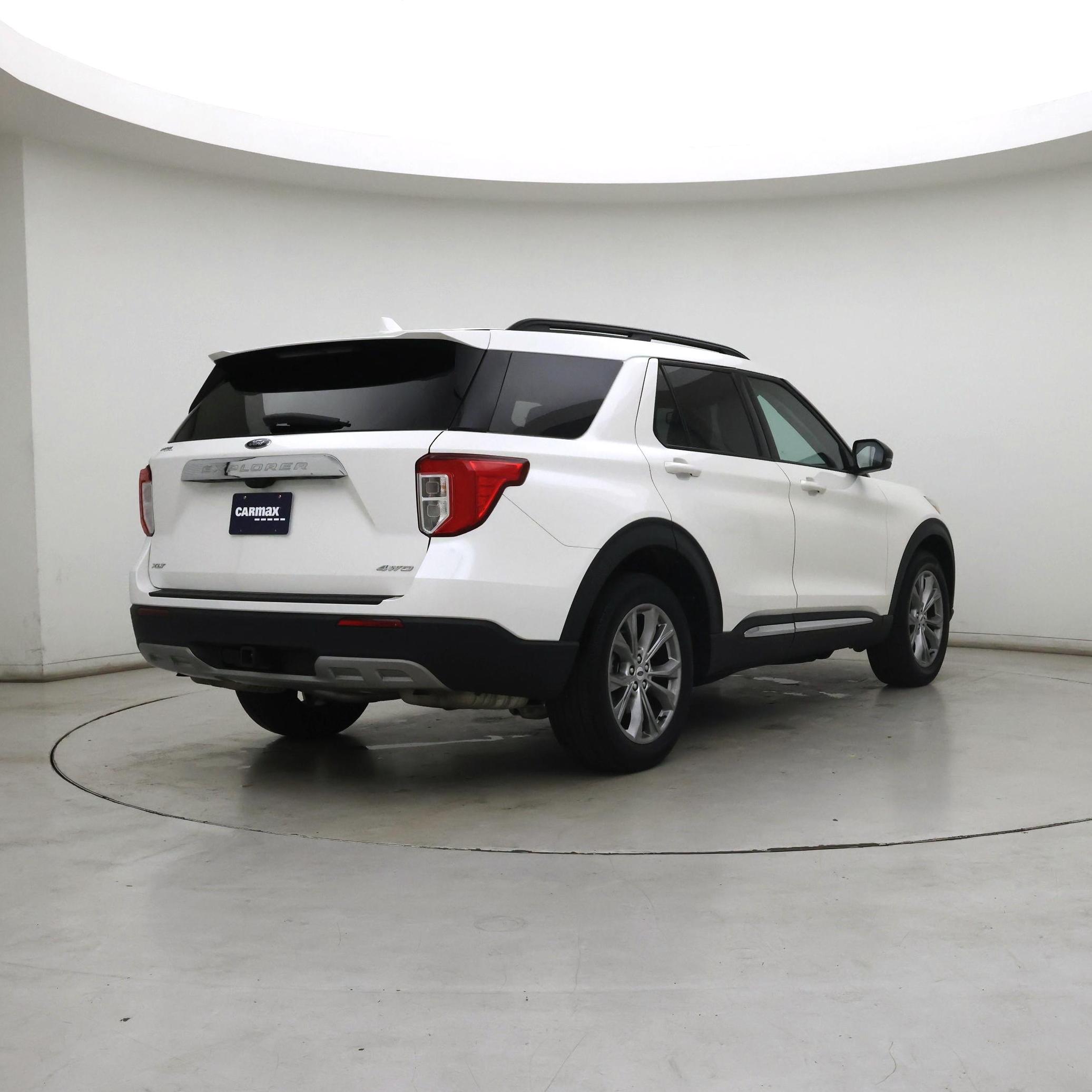 Thumbnail: 2022 Ford Explorer - 8