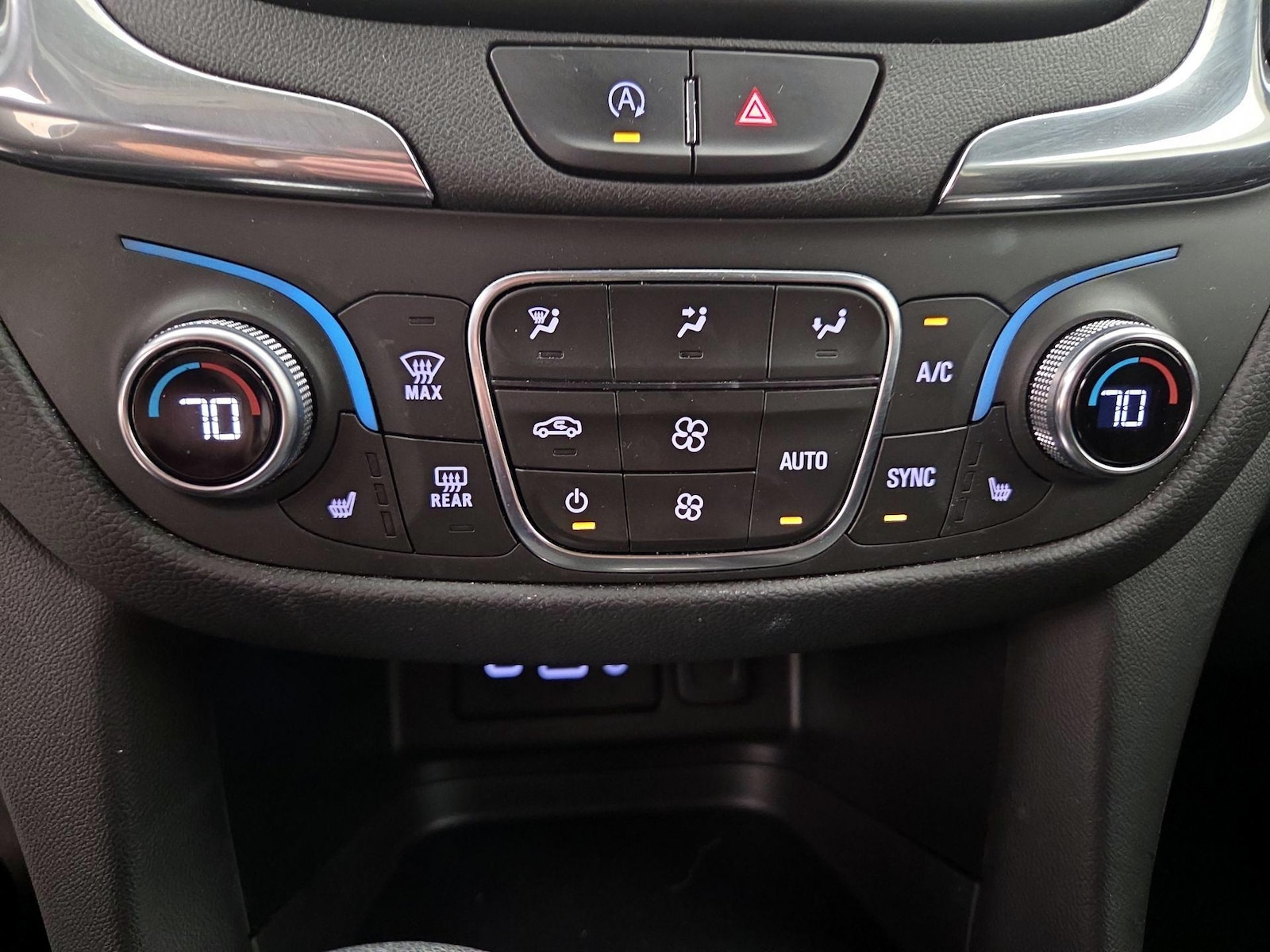 2022 Chevrolet Equinox LT - Photo 16