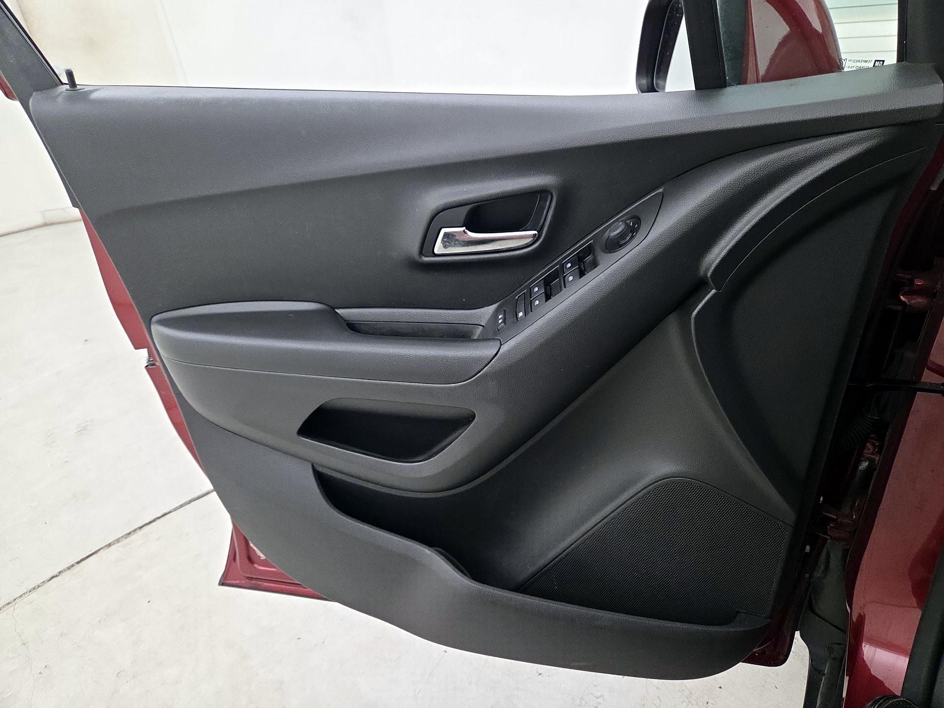 Thumbnail: 2021 Chevrolet Trax - 12