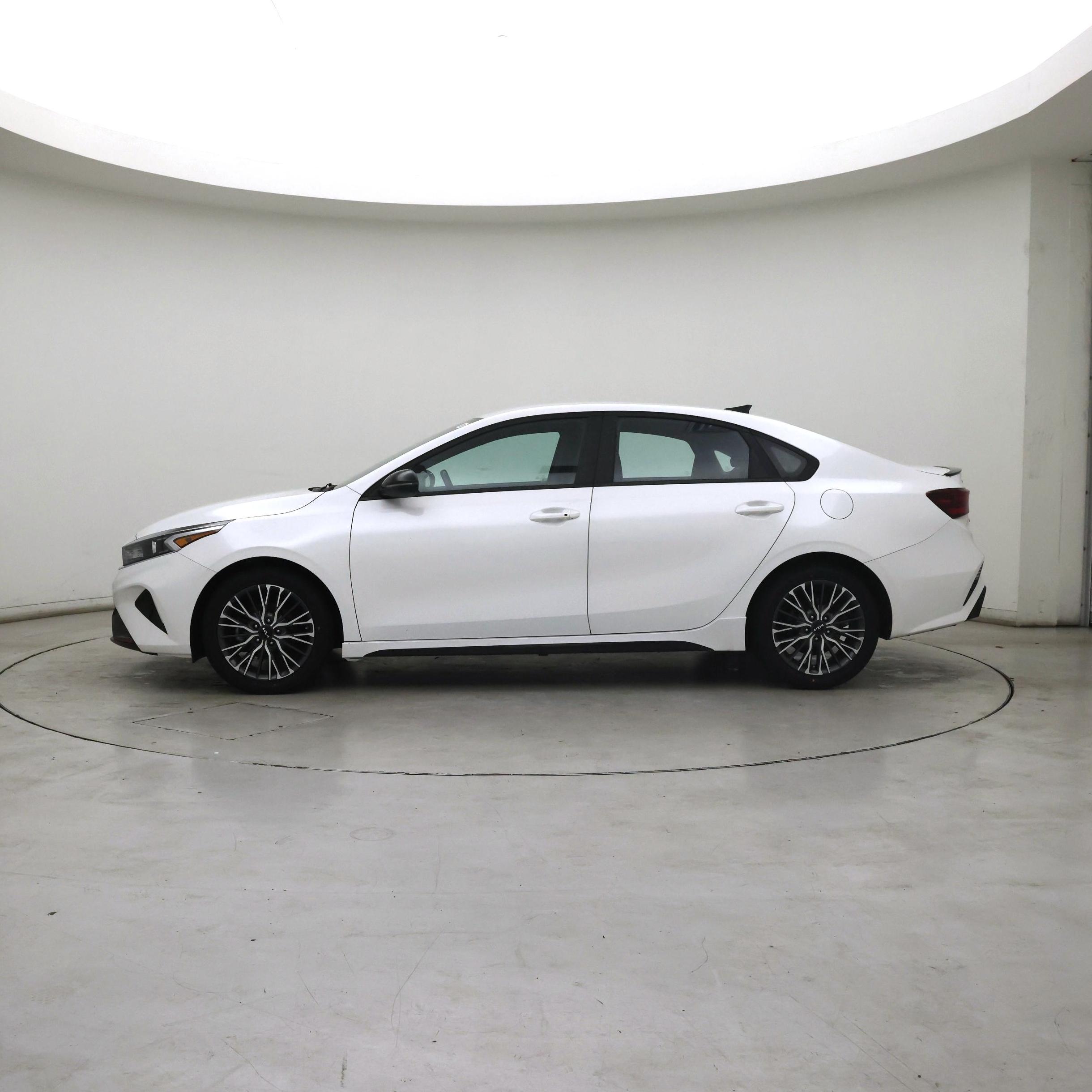 Thumbnail: 2024 Kia Forte - 3