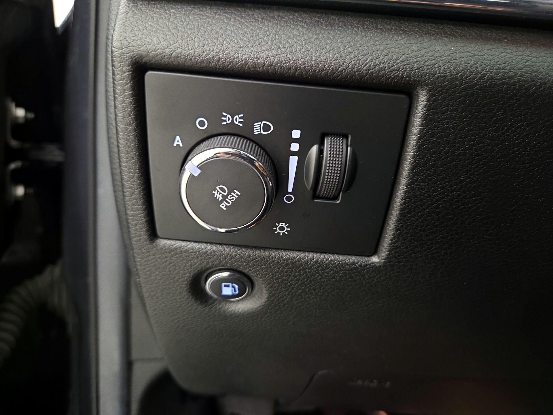 Thumbnail: 2014 Jeep Grand Cherokee - 13