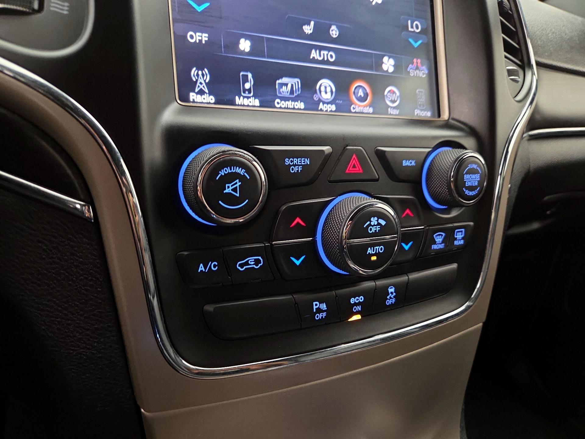 Thumbnail: 2014 Jeep Grand Cherokee - 17
