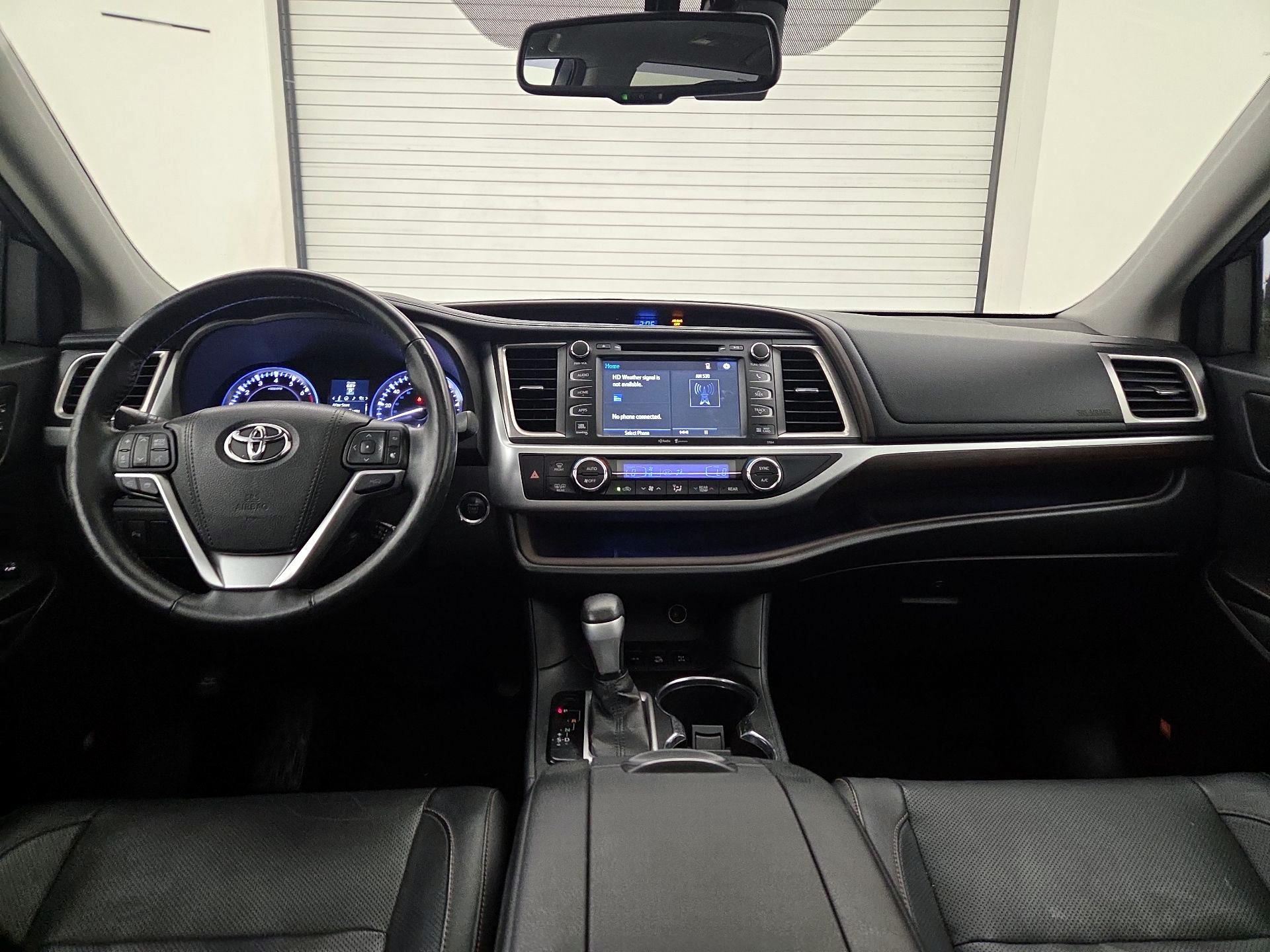 Thumbnail: 2015 Toyota Highlander - 9