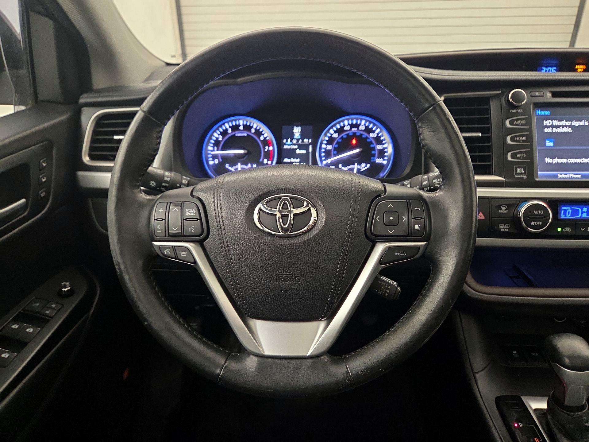 Thumbnail: 2015 Toyota Highlander - 10