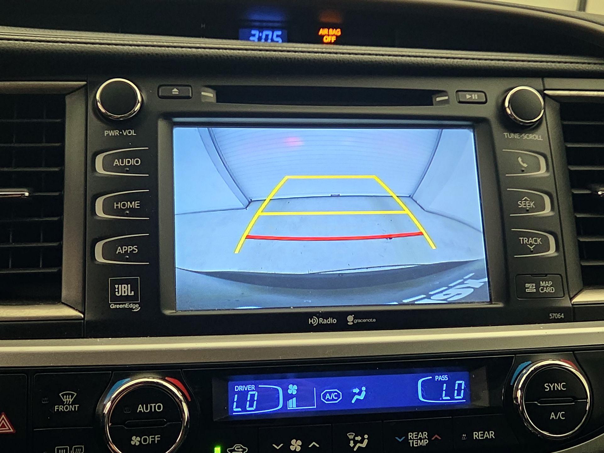 Thumbnail: 2015 Toyota Highlander - 14