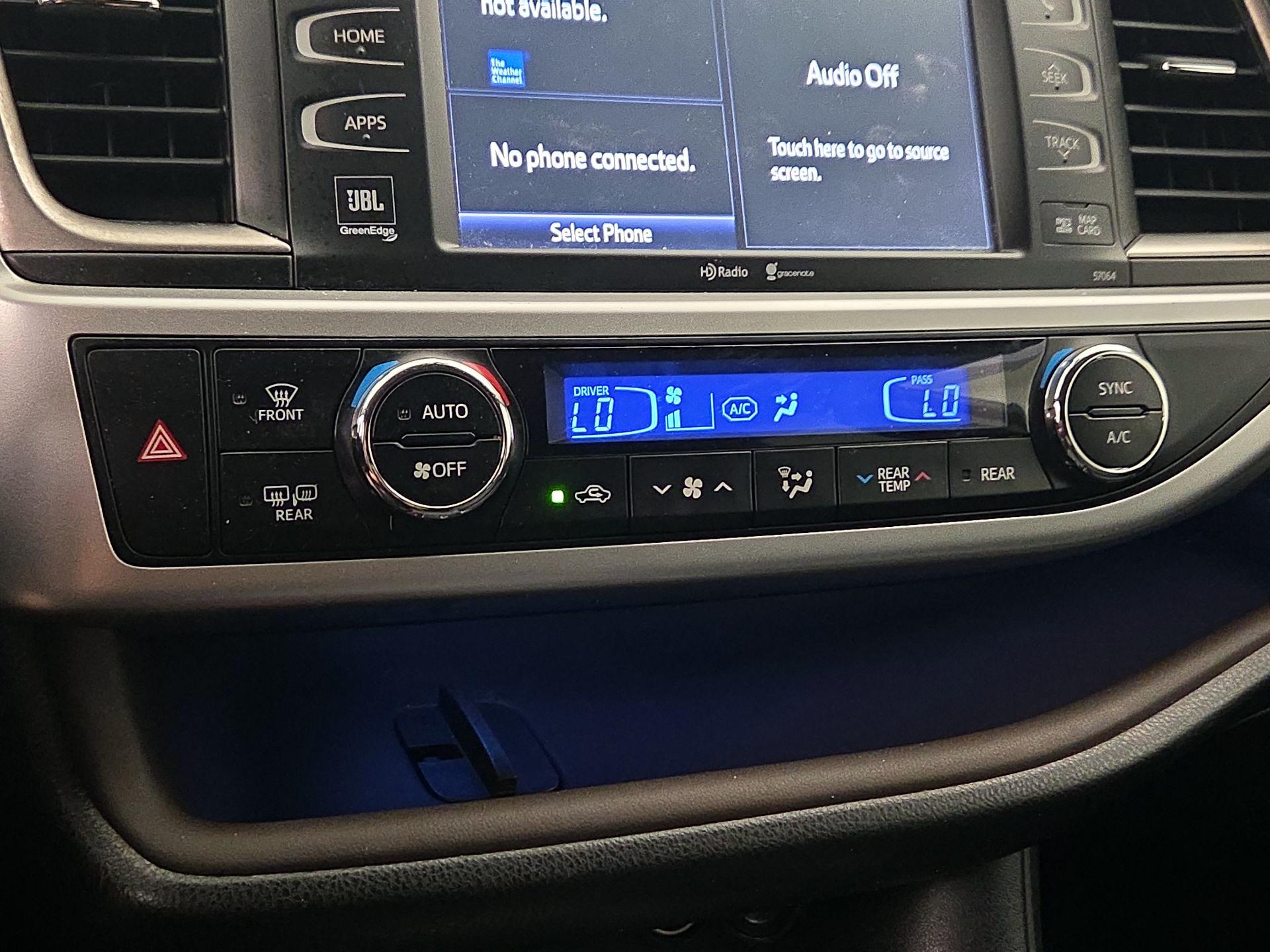 Thumbnail: 2015 Toyota Highlander - 16