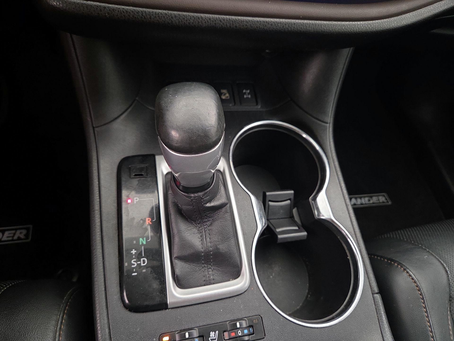 Thumbnail: 2015 Toyota Highlander - 17