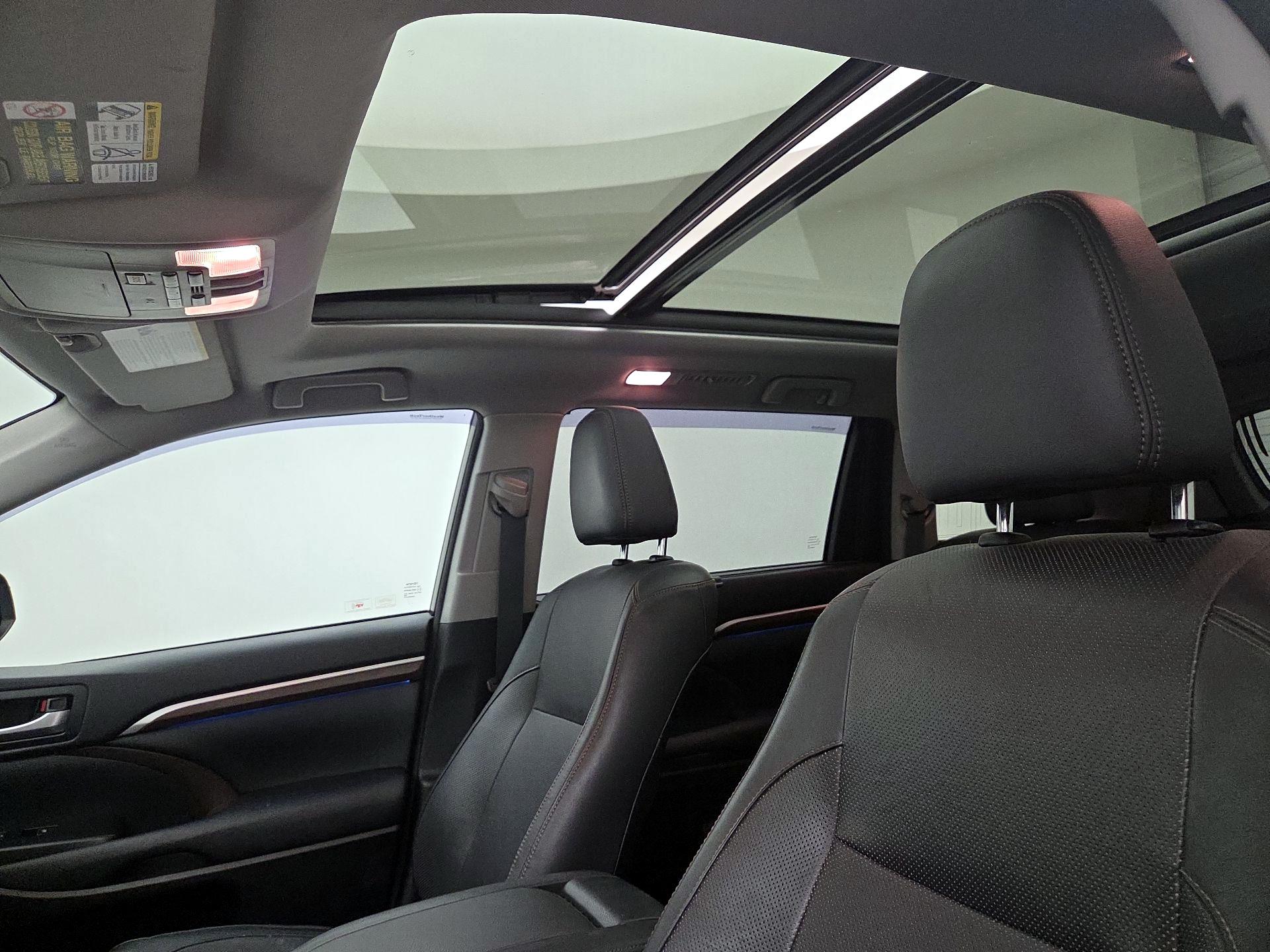 Thumbnail: 2015 Toyota Highlander - 19