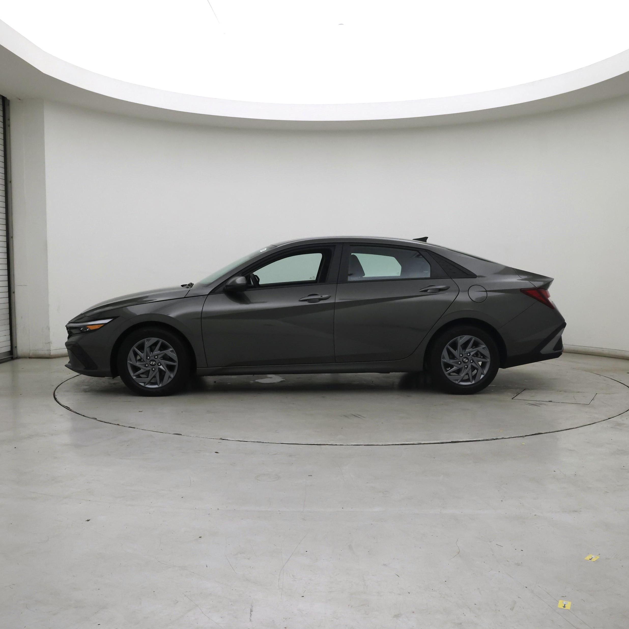 Thumbnail: 2024 Hyundai Elantra - 3