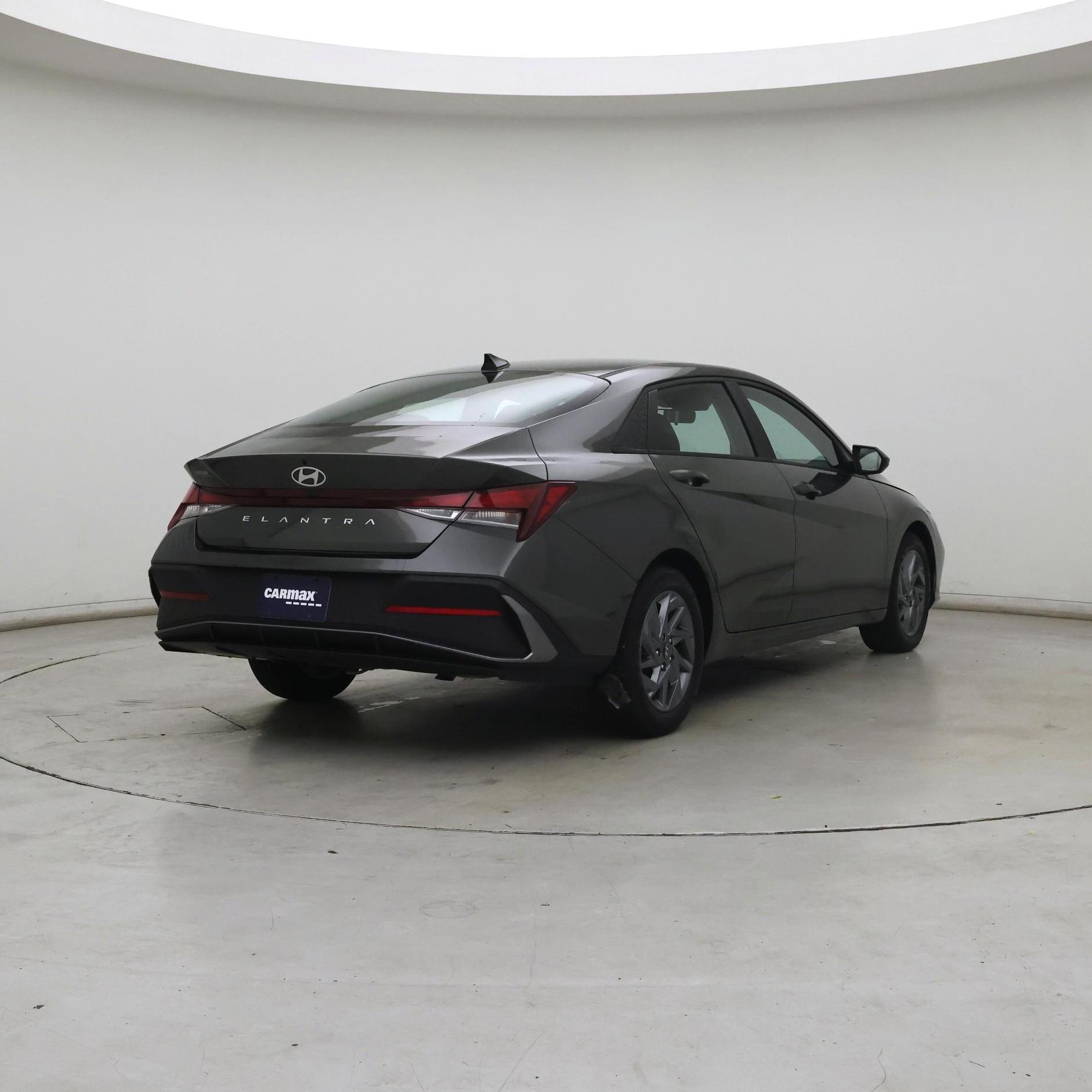 Thumbnail: 2024 Hyundai Elantra - 8