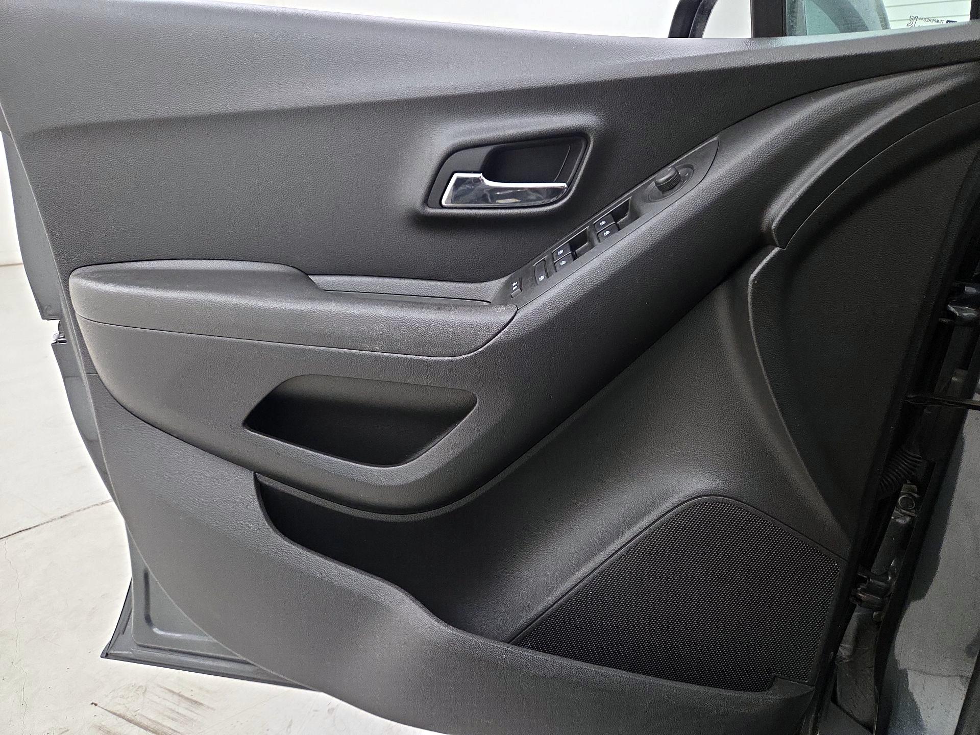 Thumbnail: 2018 Chevrolet Trax - 12