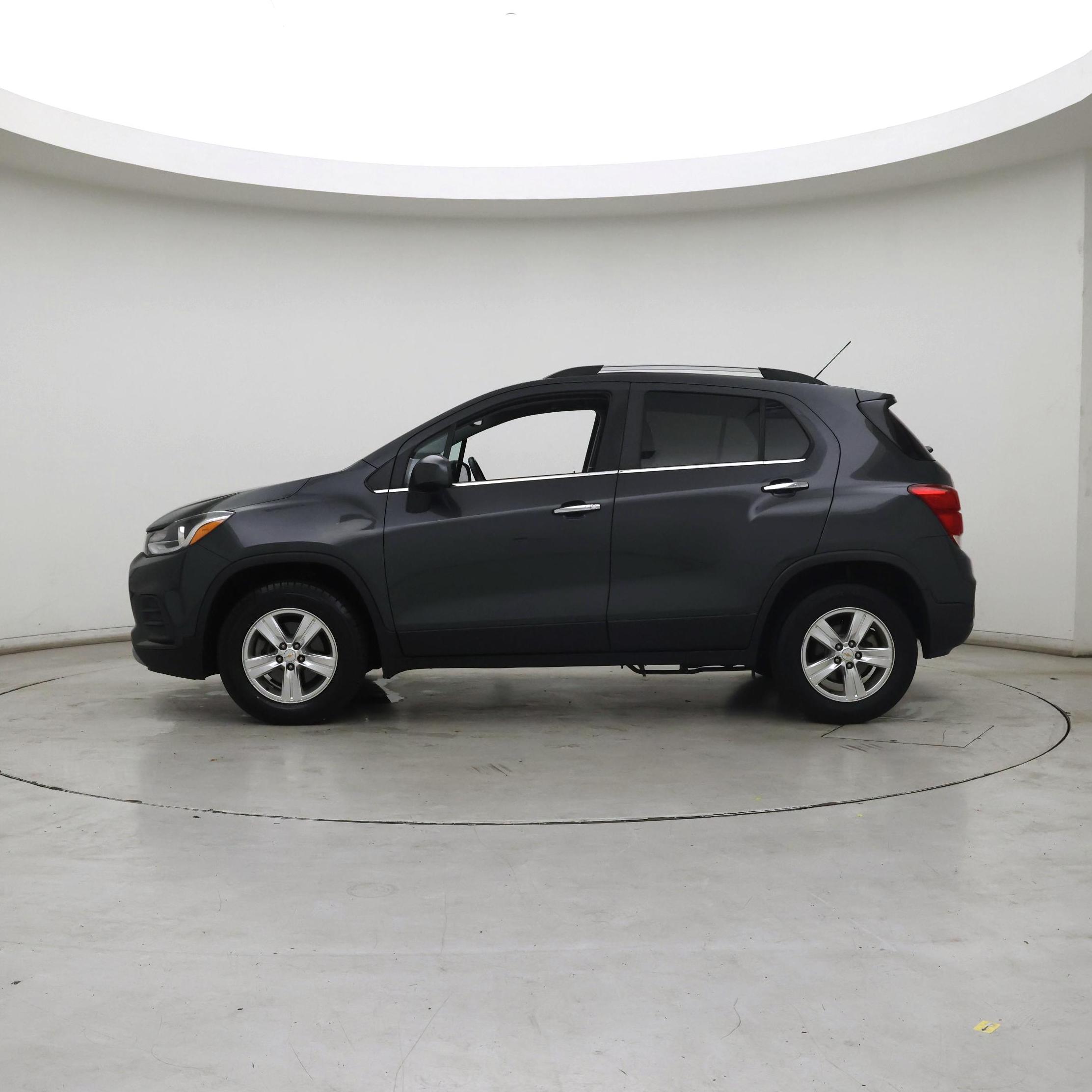 Thumbnail: 2018 Chevrolet Trax - 3