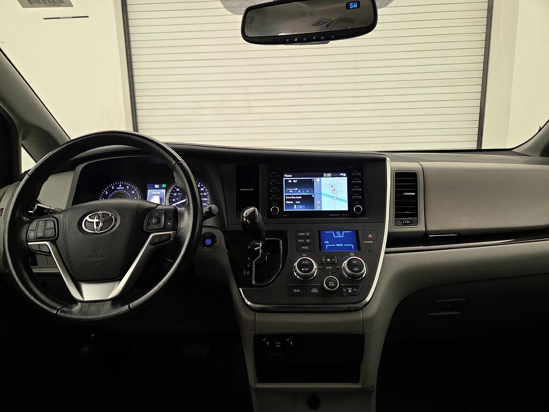 Thumbnail: 2018 Toyota Sienna - 9