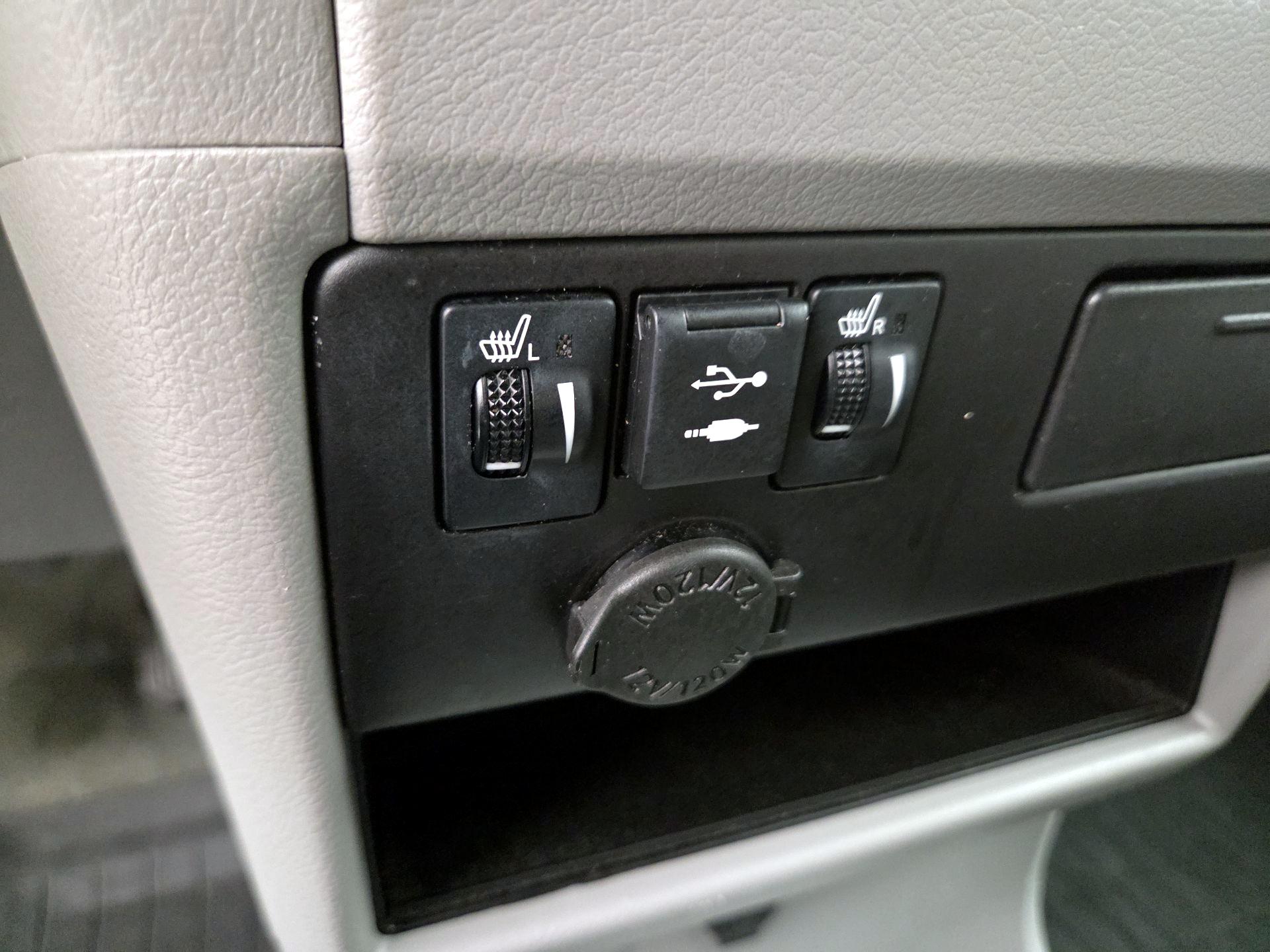 Thumbnail: 2018 Toyota Sienna - 16