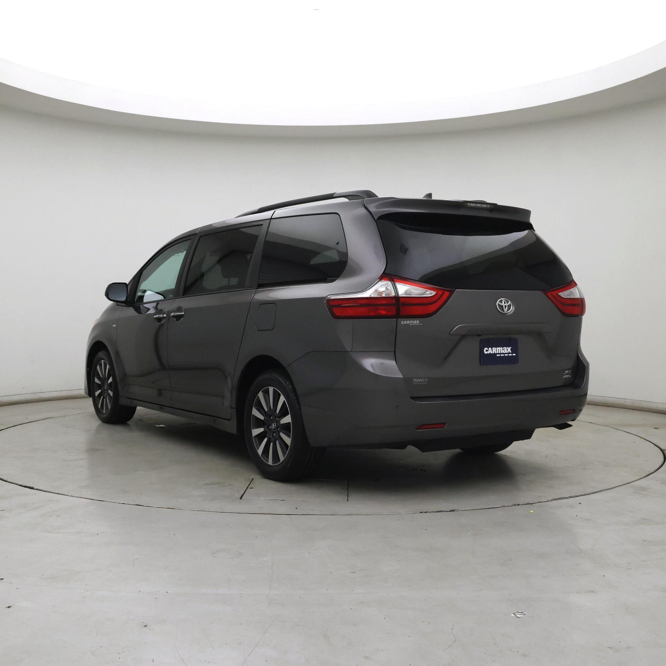 Thumbnail: 2018 Toyota Sienna - 2