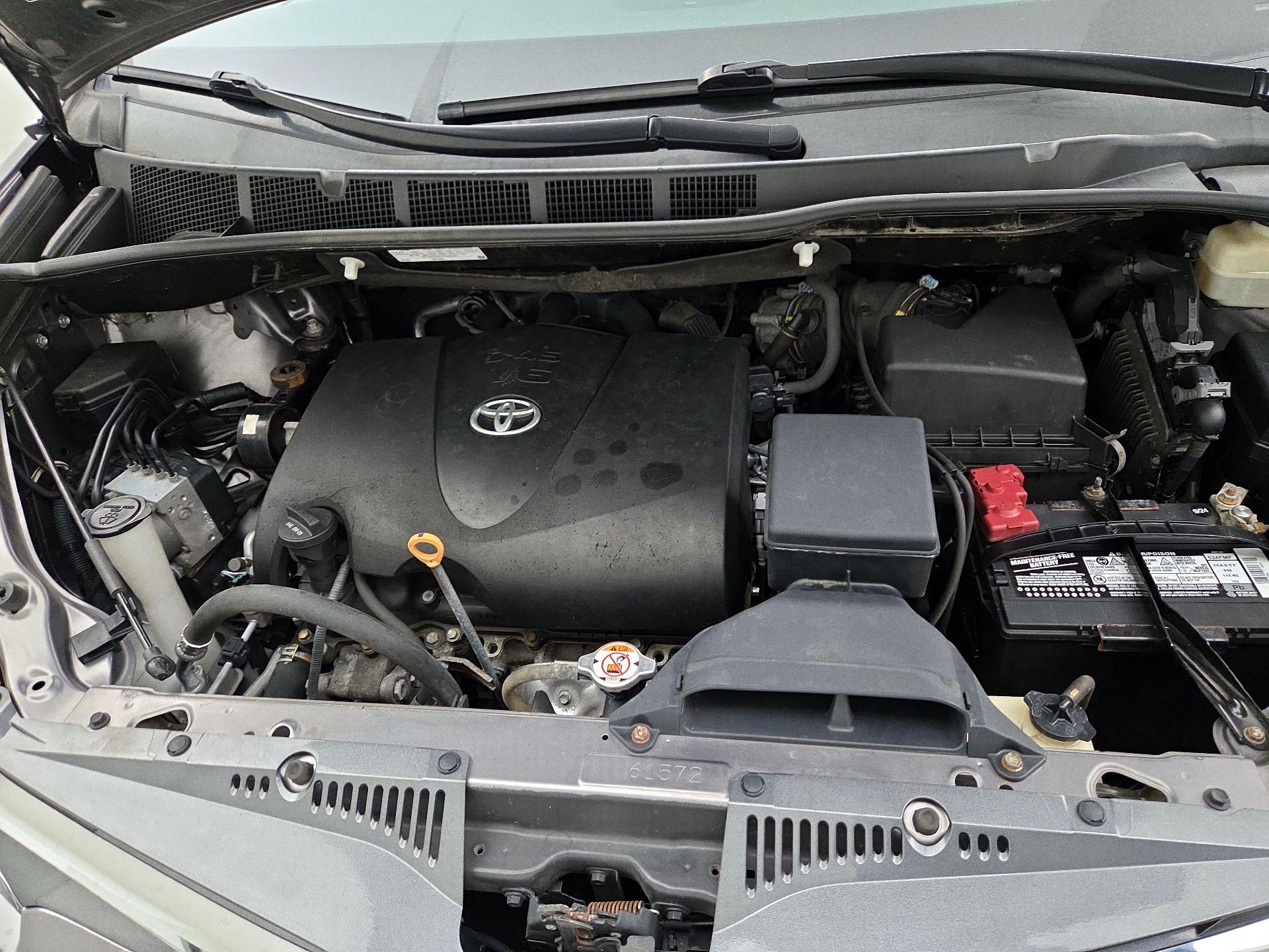 Thumbnail: 2018 Toyota Sienna - 19