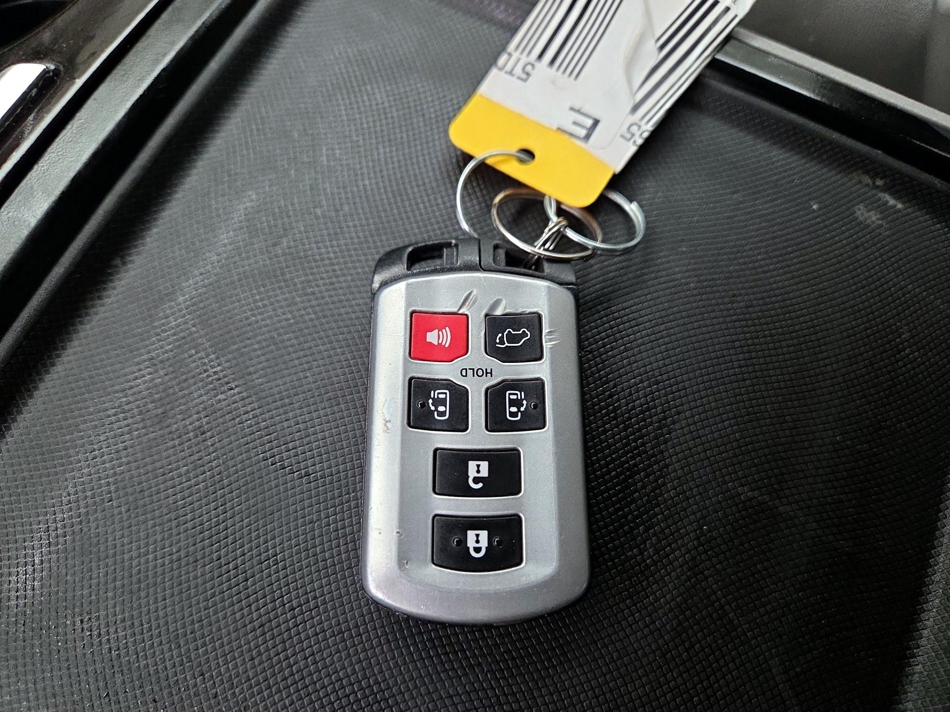 Thumbnail: 2018 Toyota Sienna - 20