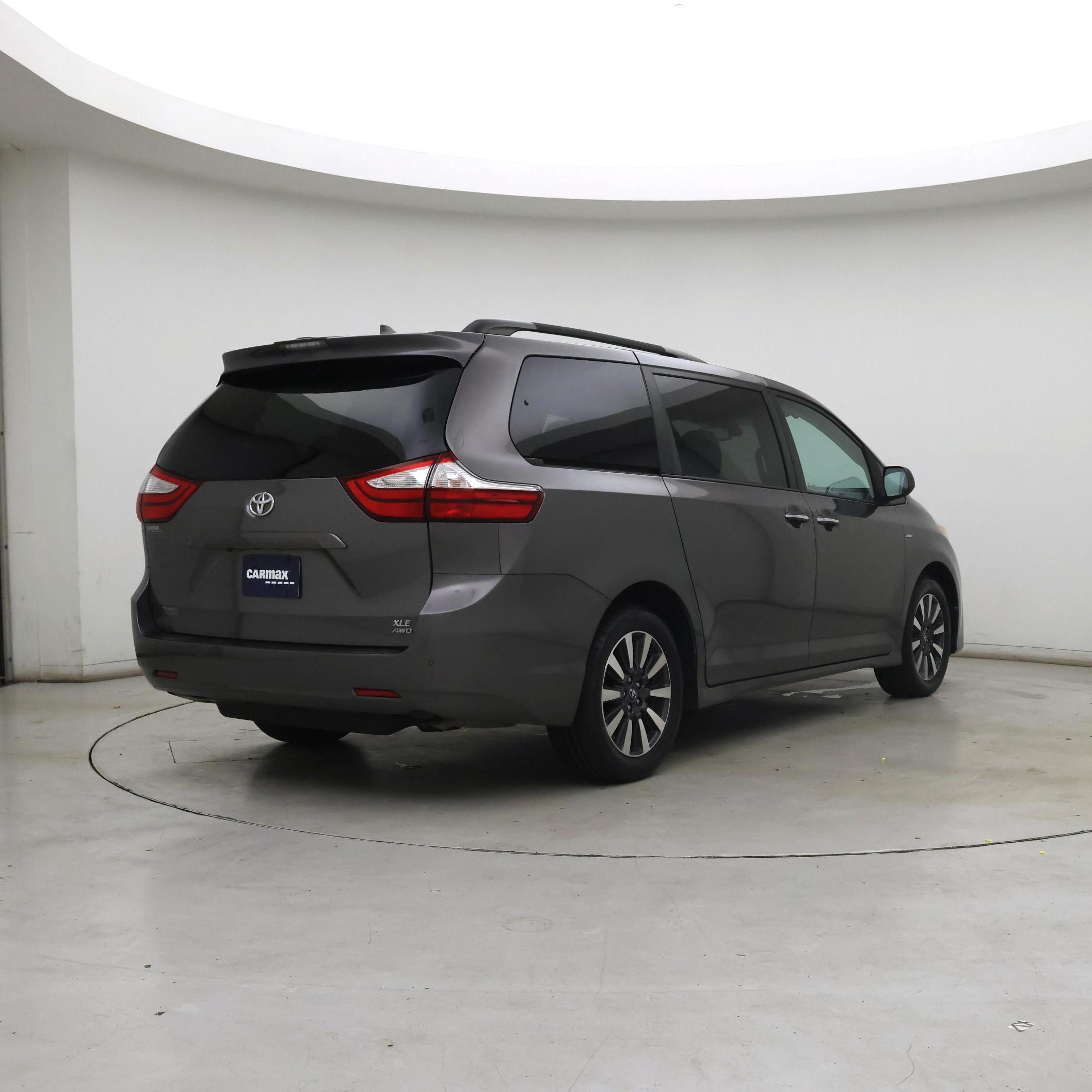 Thumbnail: 2018 Toyota Sienna - 8