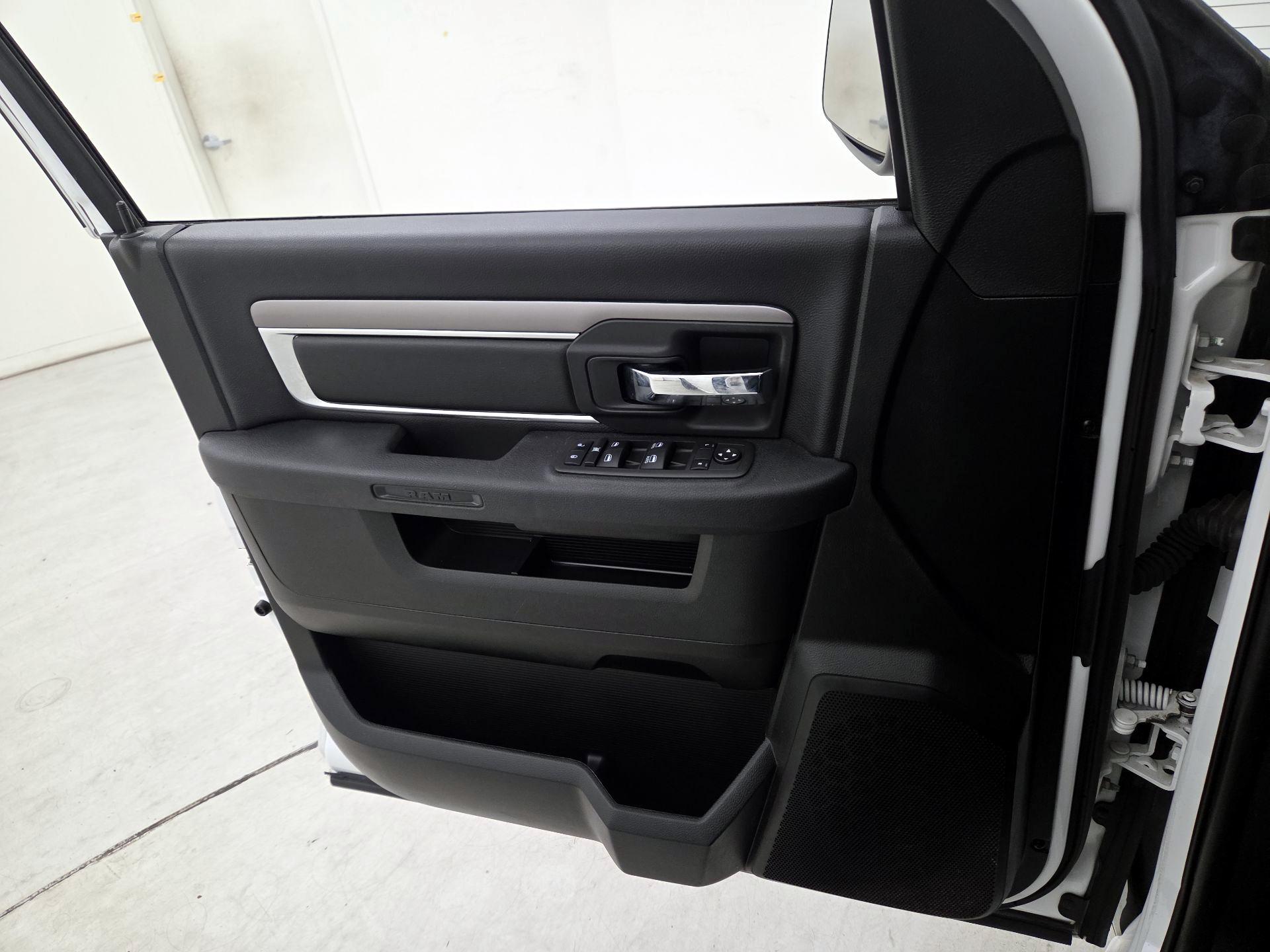 Thumbnail: 2022 RAM 1500 Classic - 12