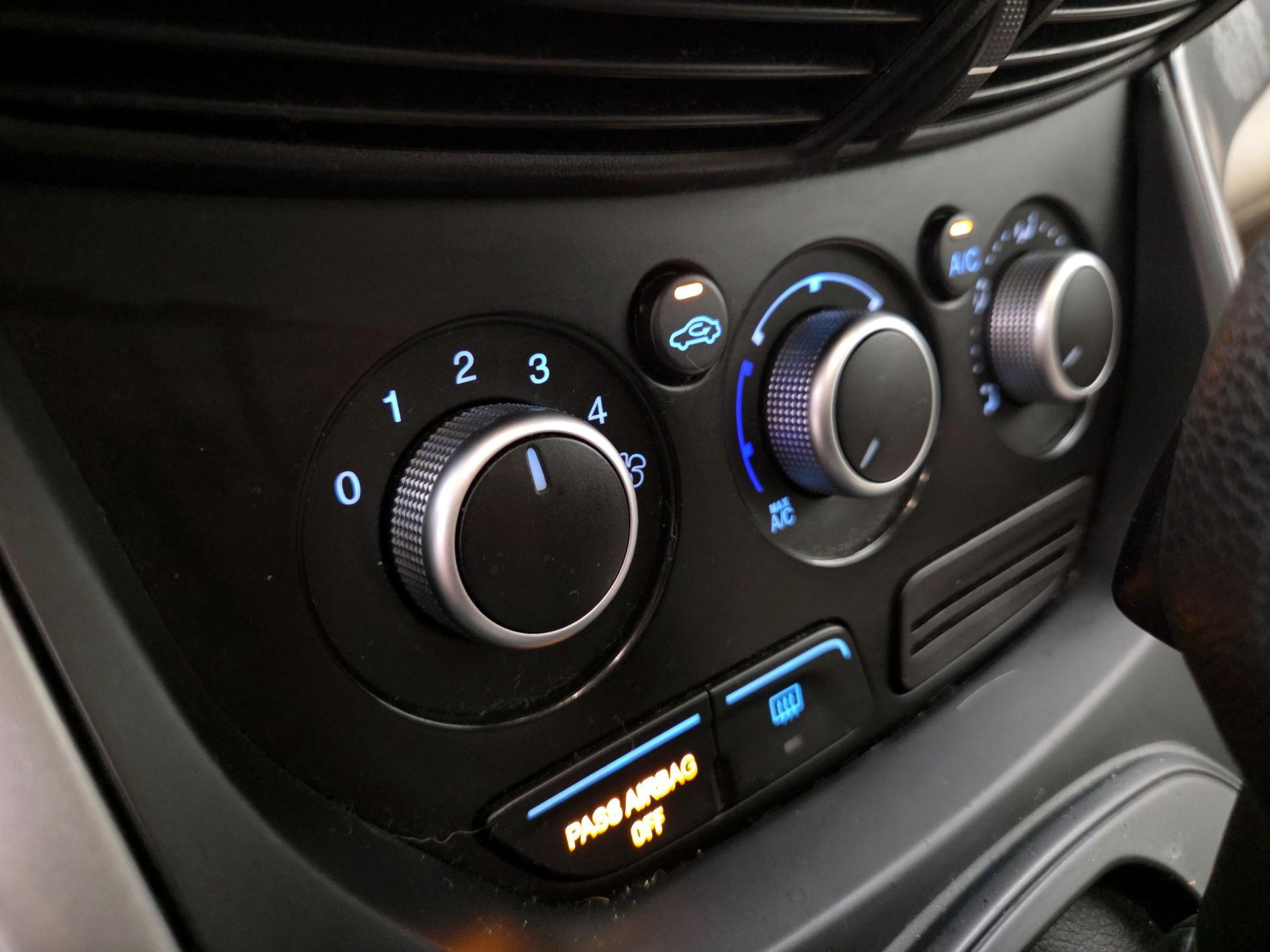 Thumbnail: 2015 Ford Escape - 16