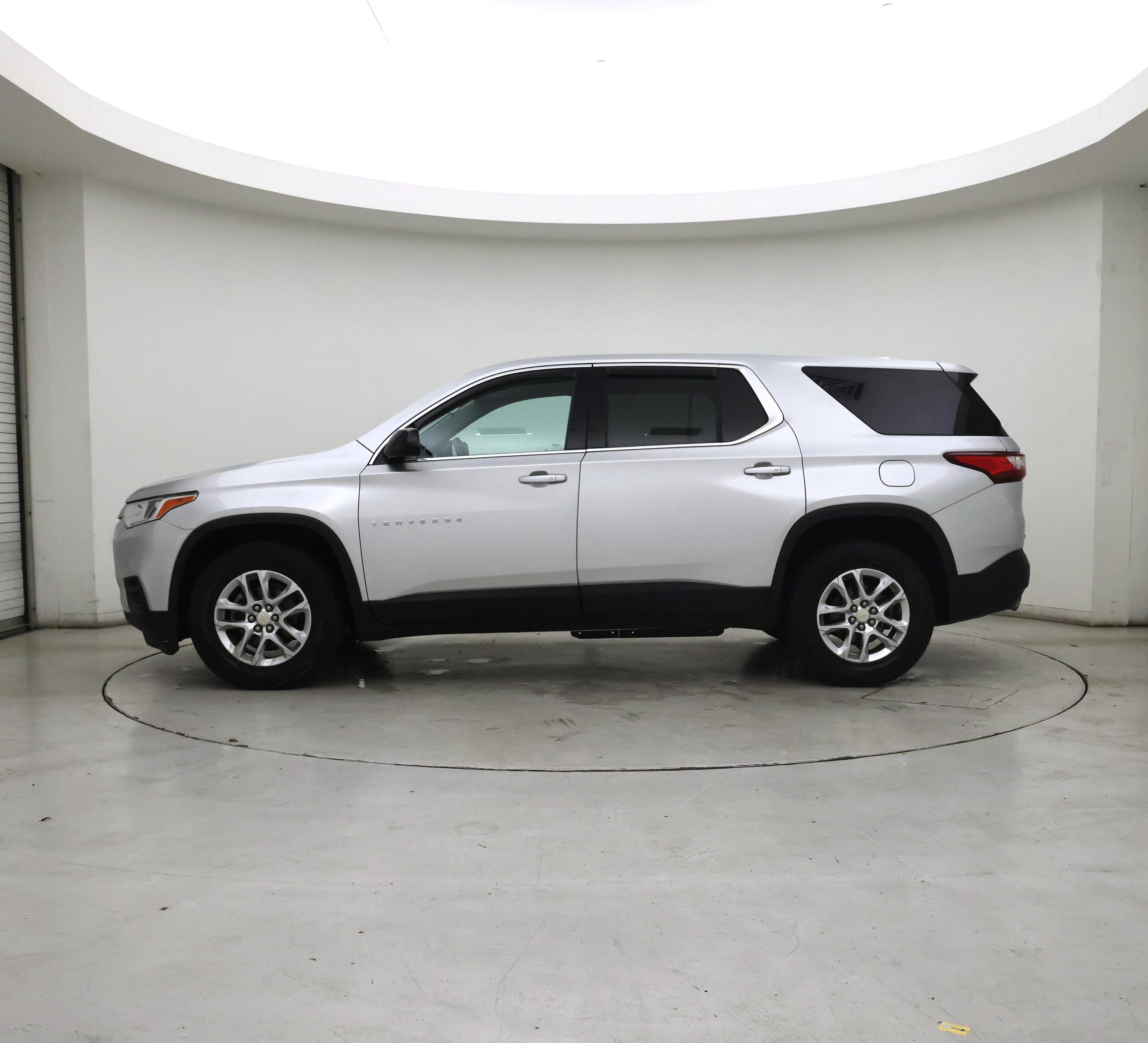 Thumbnail: 2018 Chevrolet Traverse - 3