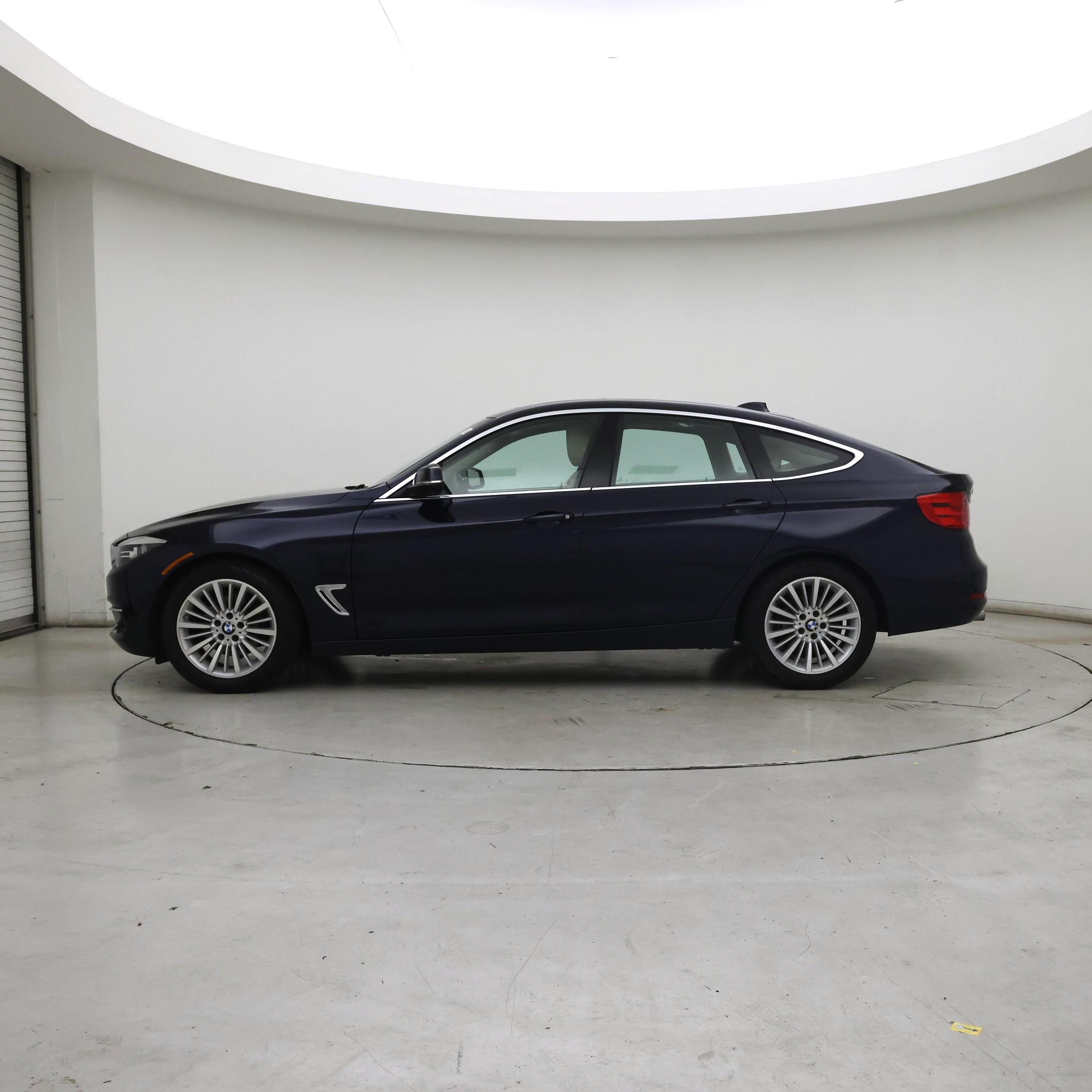 Thumbnail: 2015 BMW 3 Series - 3