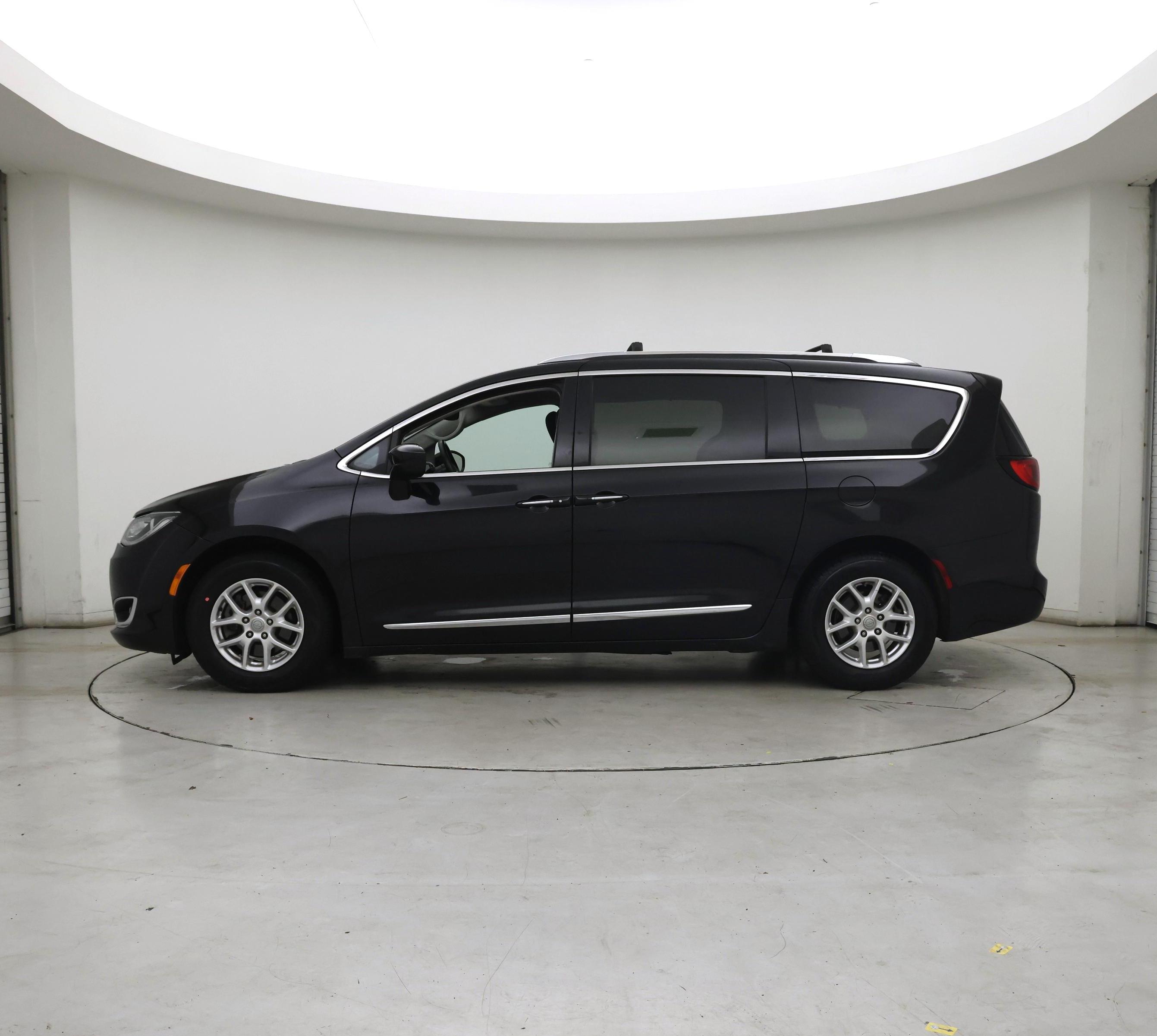 Thumbnail: 2020 Chrysler Pacifica - 3