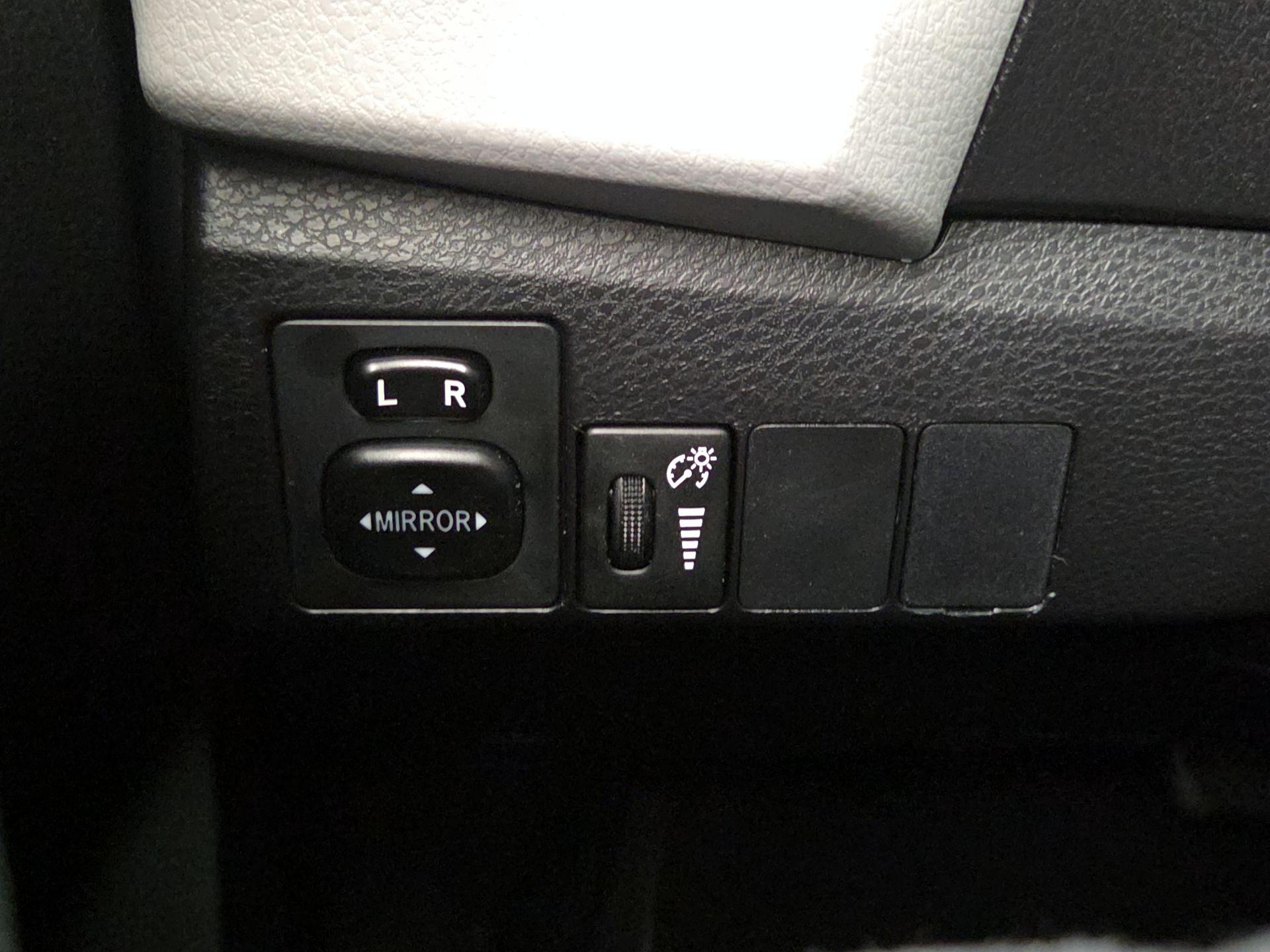 Thumbnail: 2015 Toyota Corolla - 13