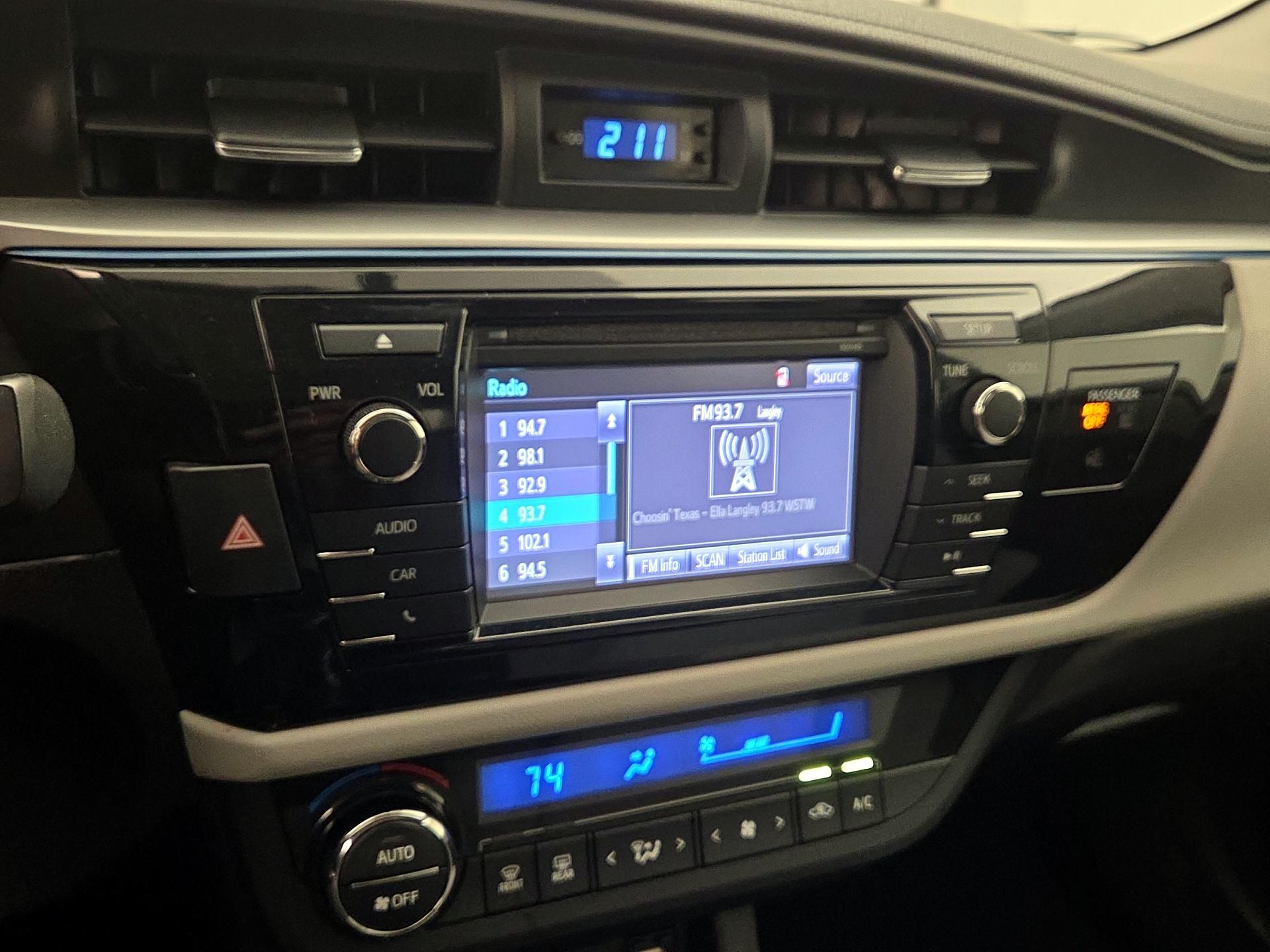 Thumbnail: 2015 Toyota Corolla - 15