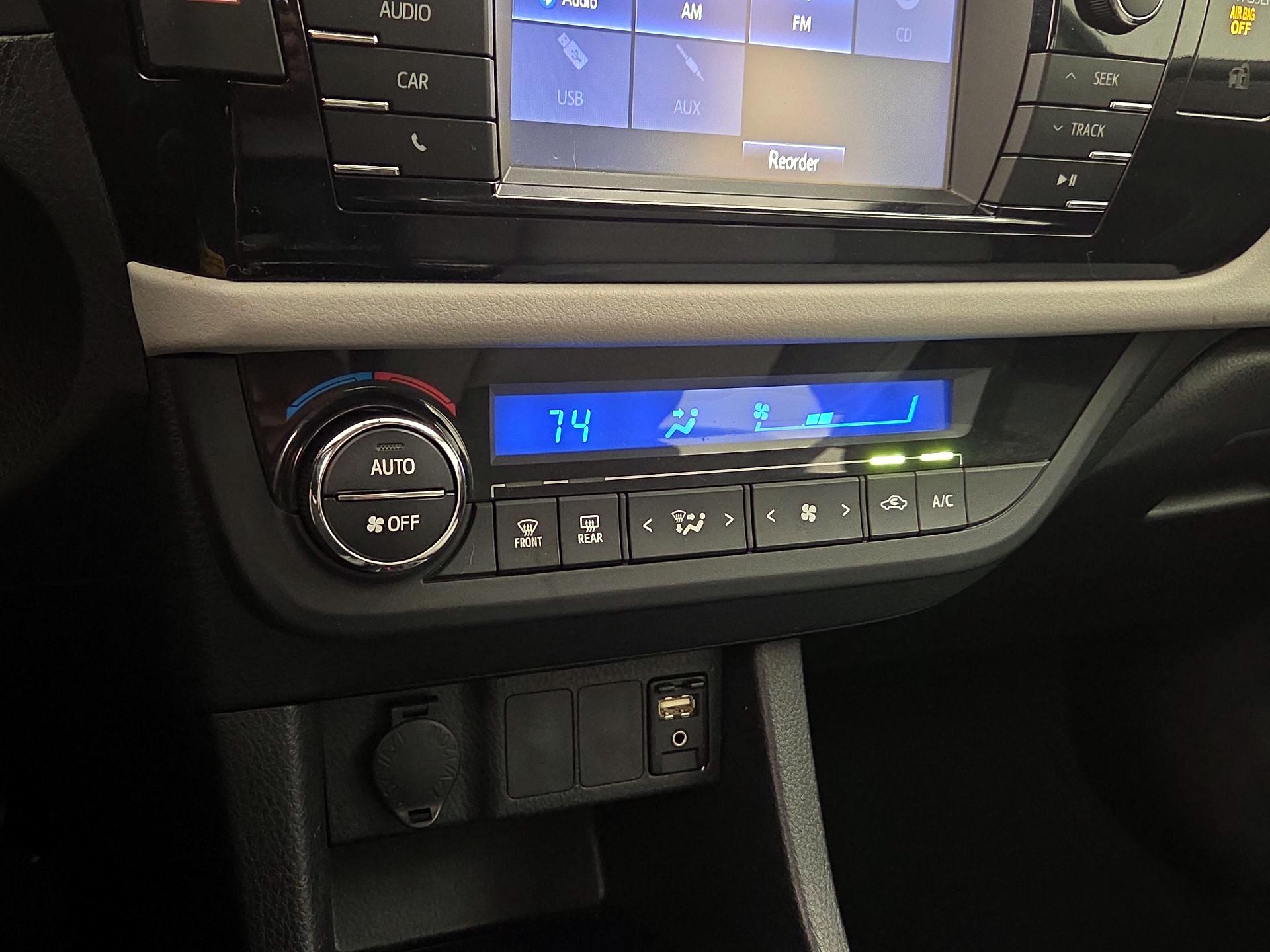 Thumbnail: 2015 Toyota Corolla - 16