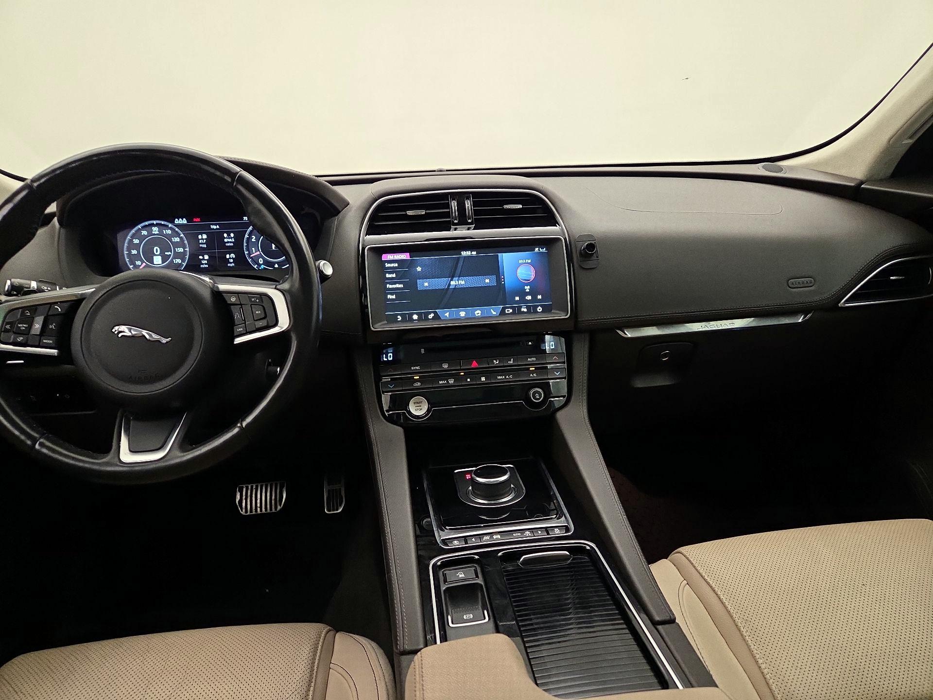 Thumbnail: 2019 Jaguar F-Pace - 9