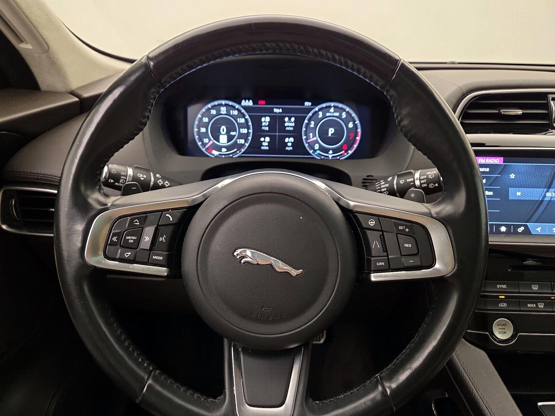 Thumbnail: 2019 Jaguar F-Pace - 10