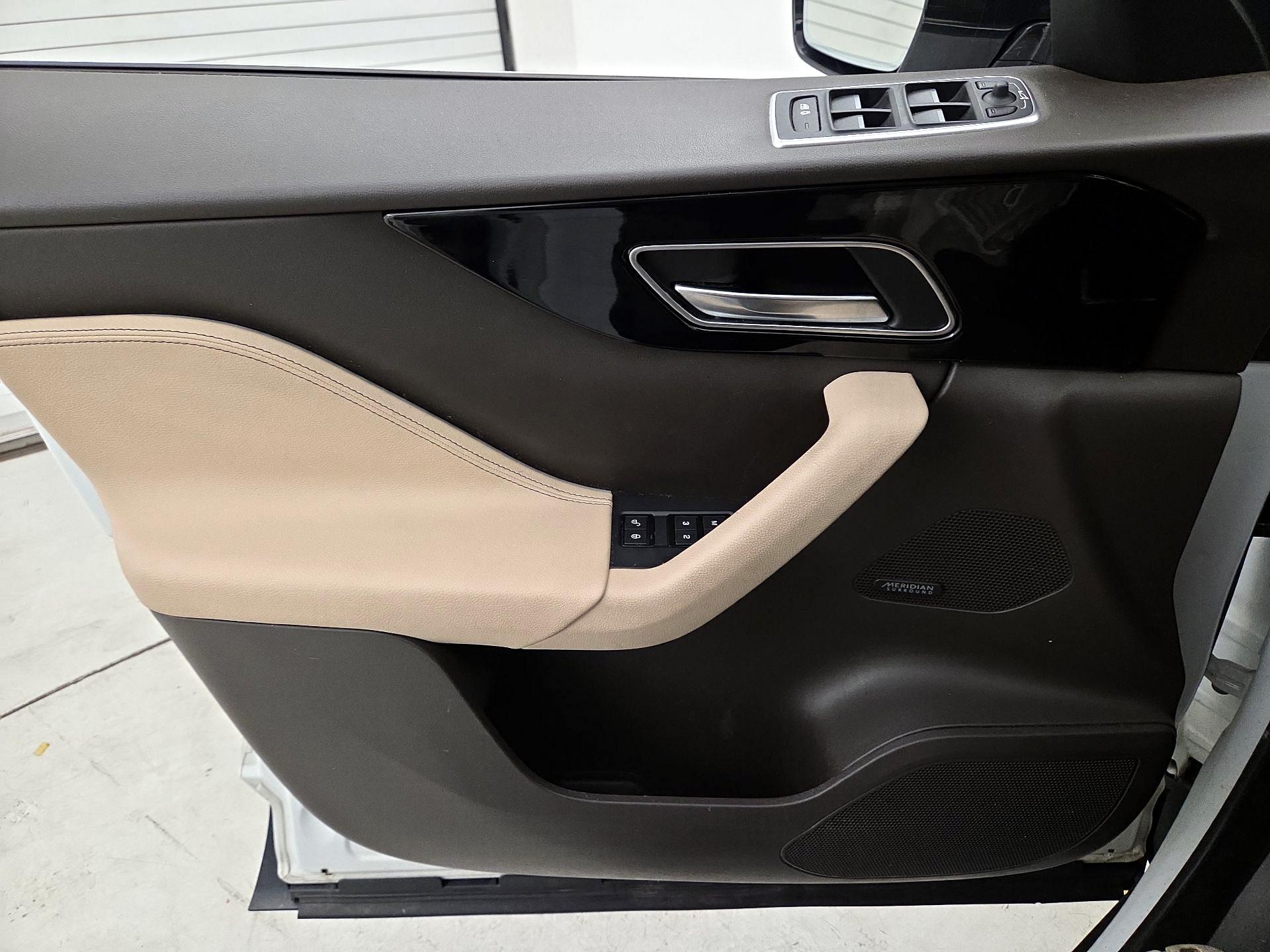 Thumbnail: 2019 Jaguar F-Pace - 12