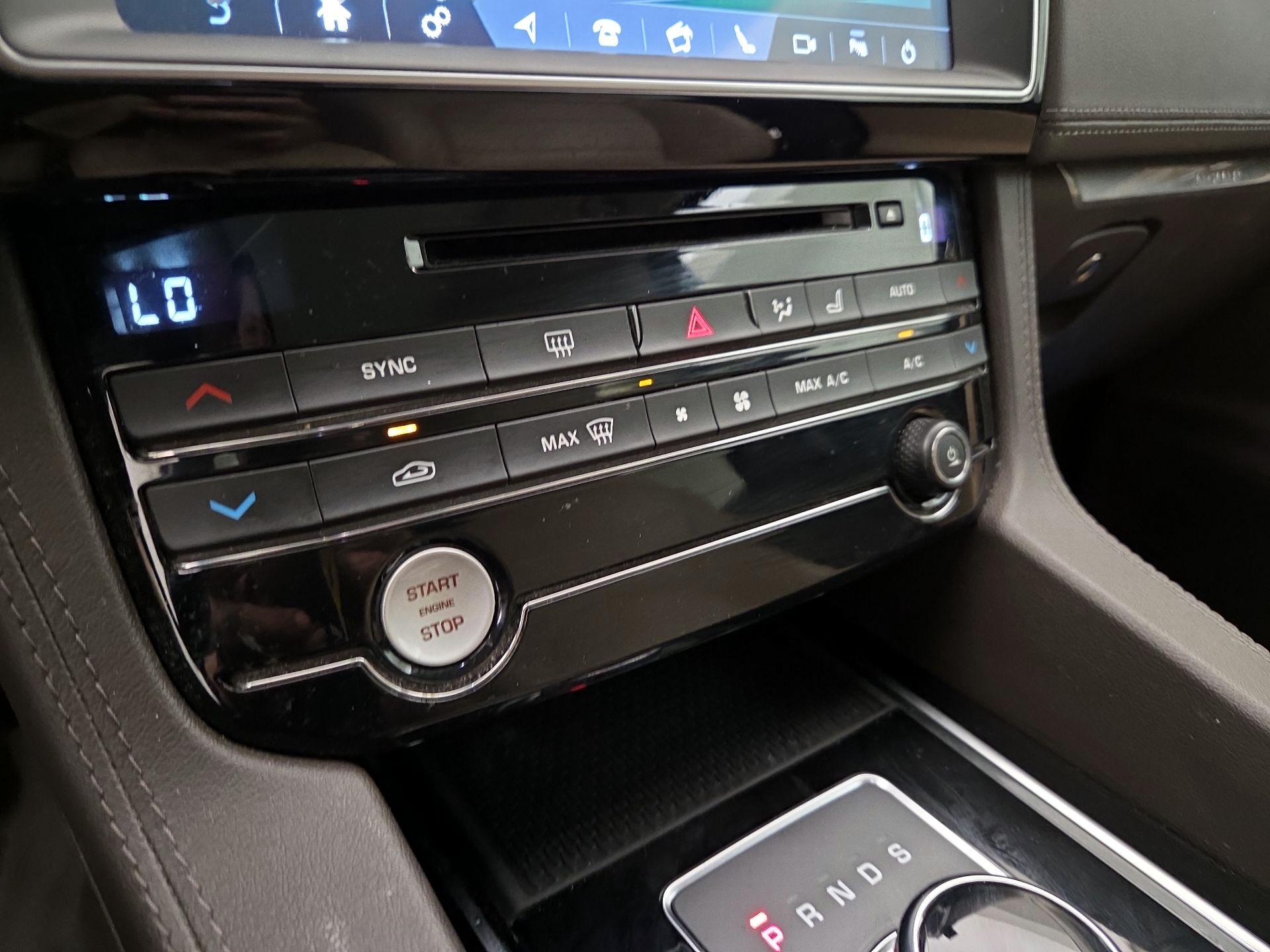 Thumbnail: 2019 Jaguar F-Pace - 16