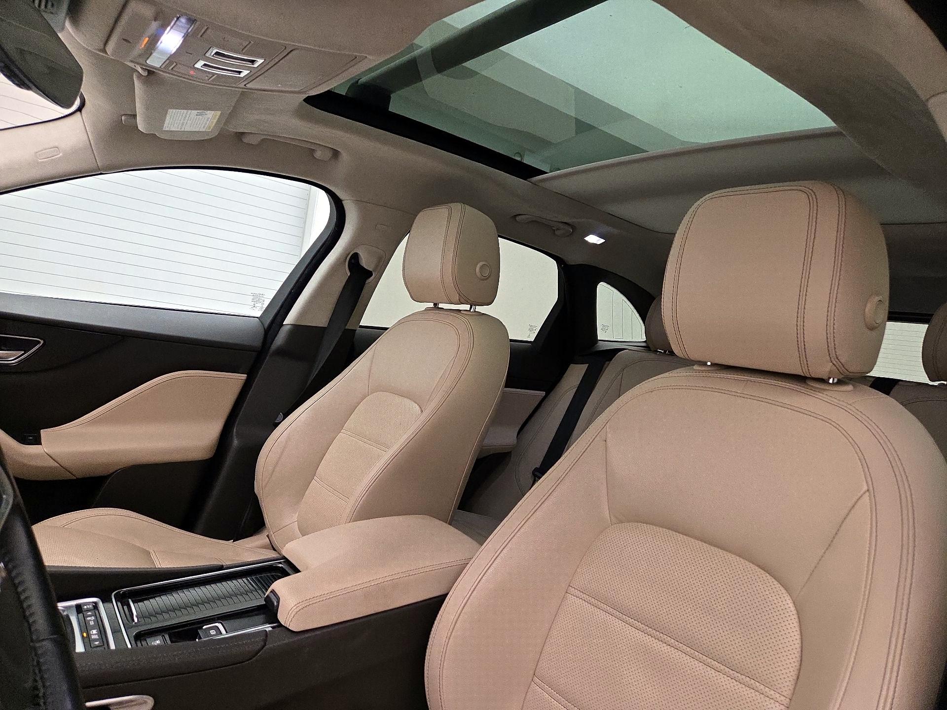 Thumbnail: 2019 Jaguar F-Pace - 19