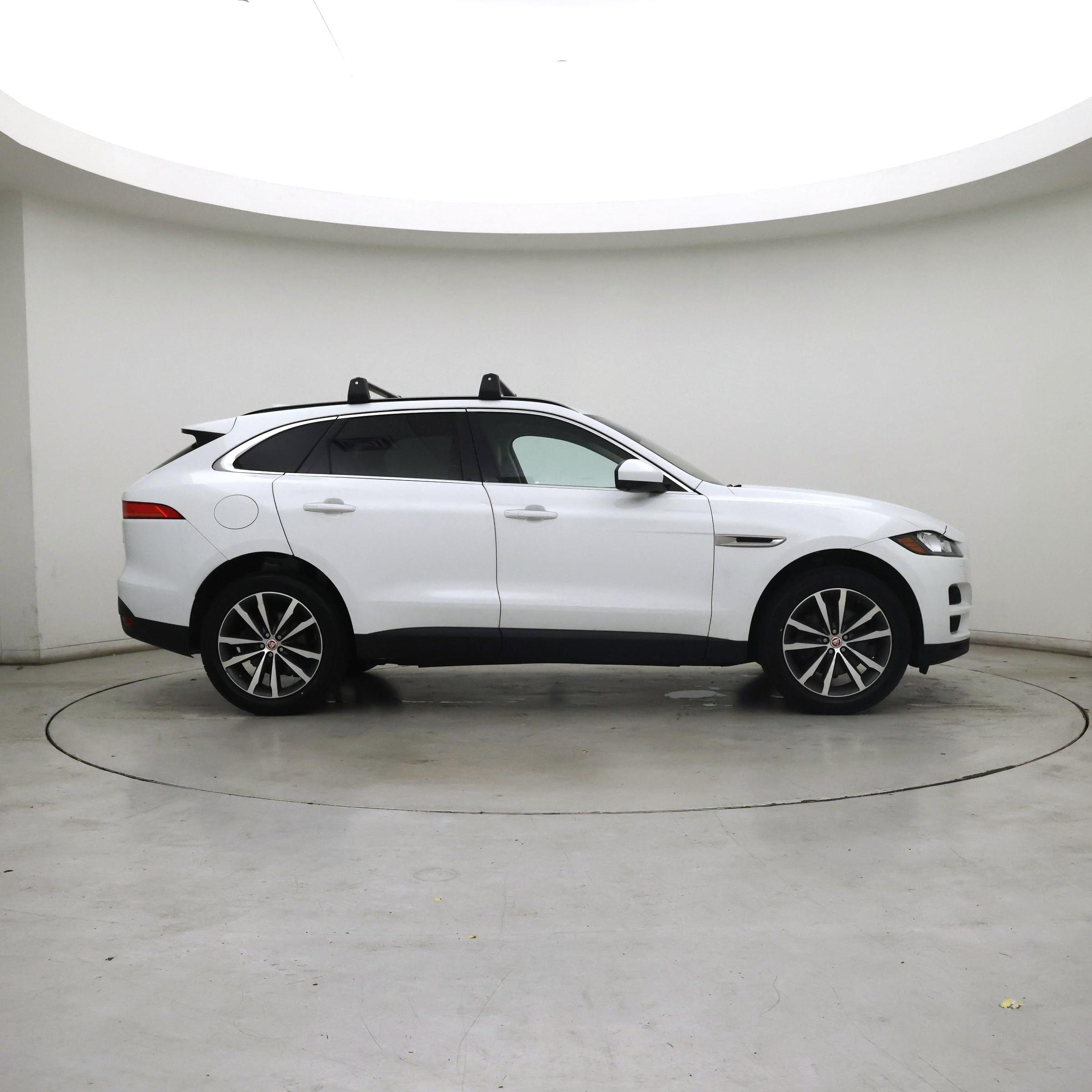 Thumbnail: 2019 Jaguar F-Pace - 7