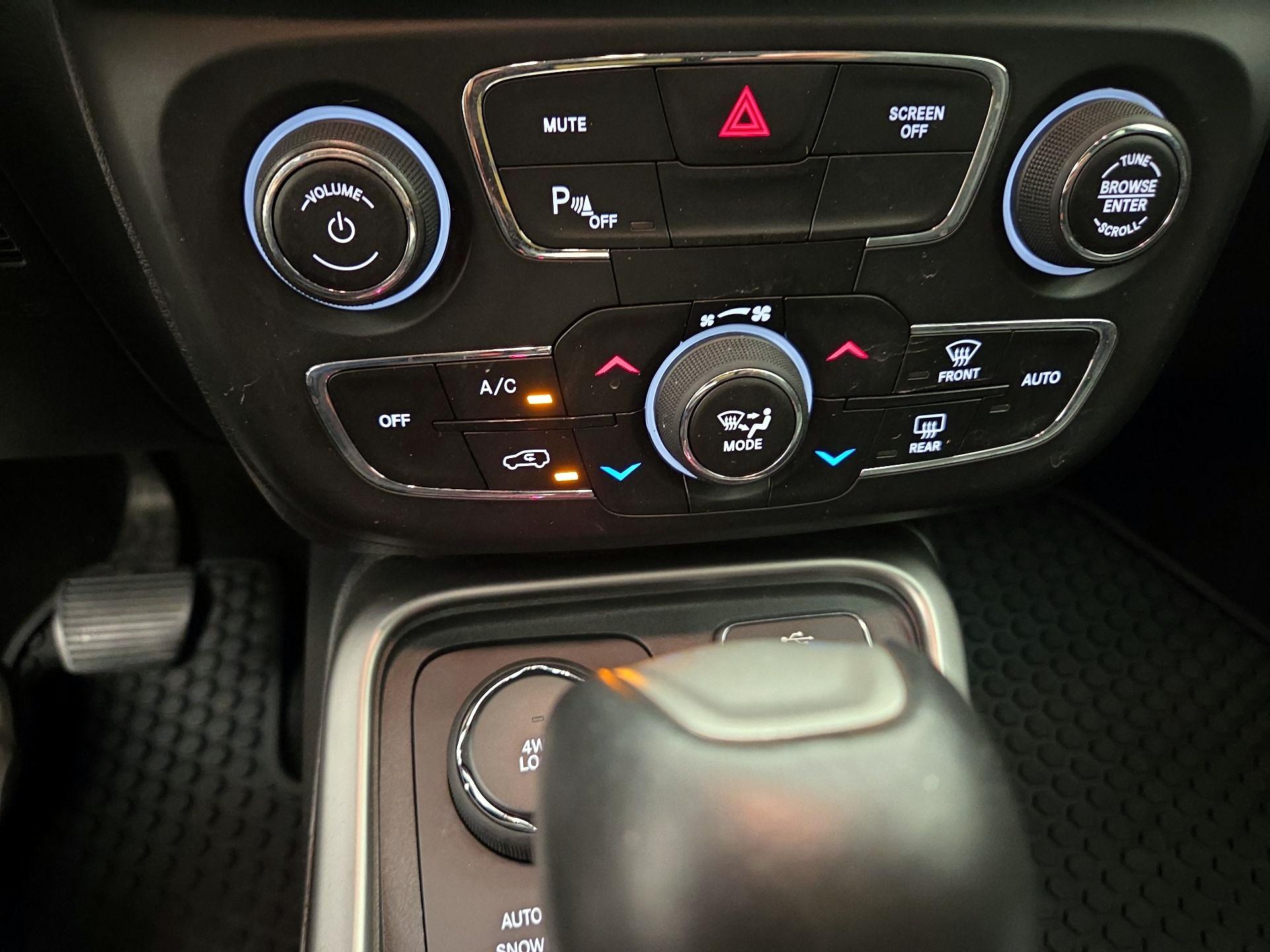Thumbnail: 2018 Jeep Compass - 16