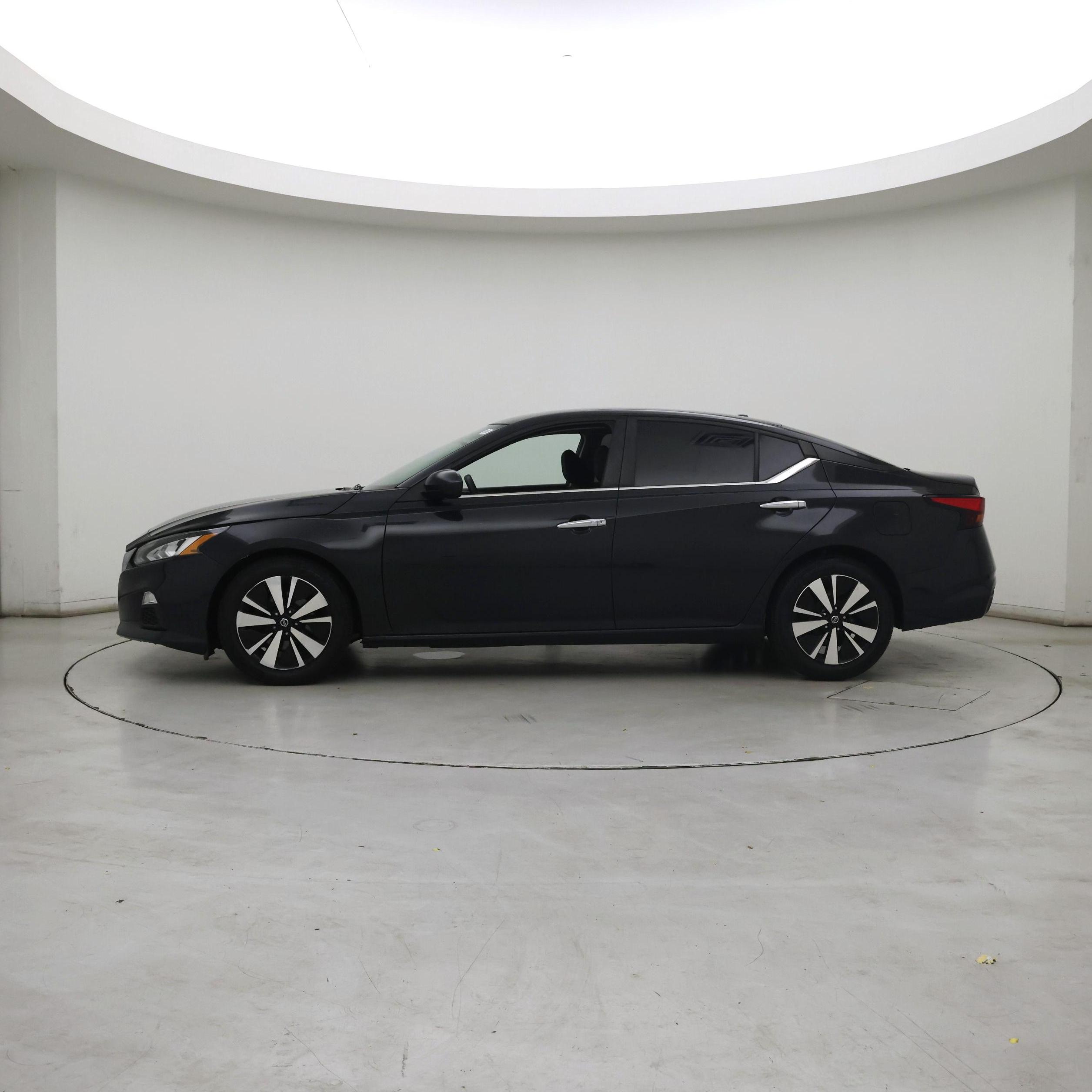 Thumbnail: 2021 Nissan Altima - 3