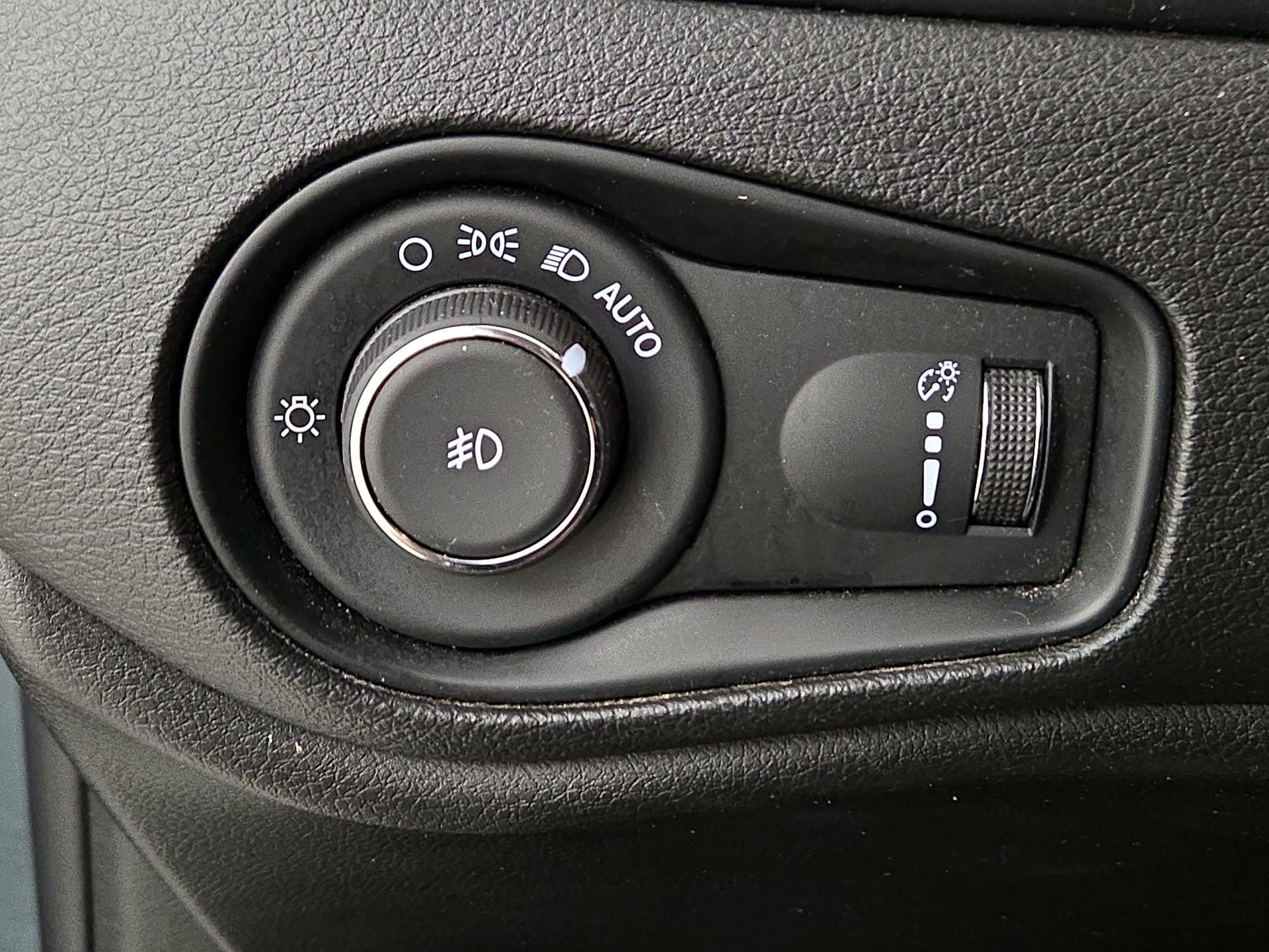 Thumbnail: 2018 Jeep Renegade - 13