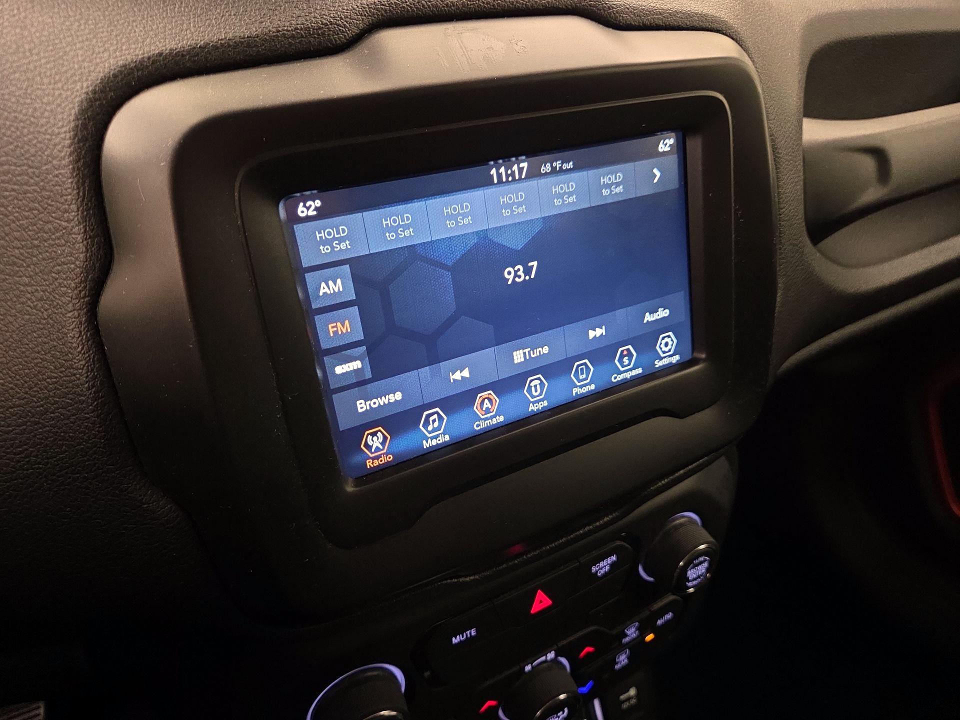 Thumbnail: 2018 Jeep Renegade - 15