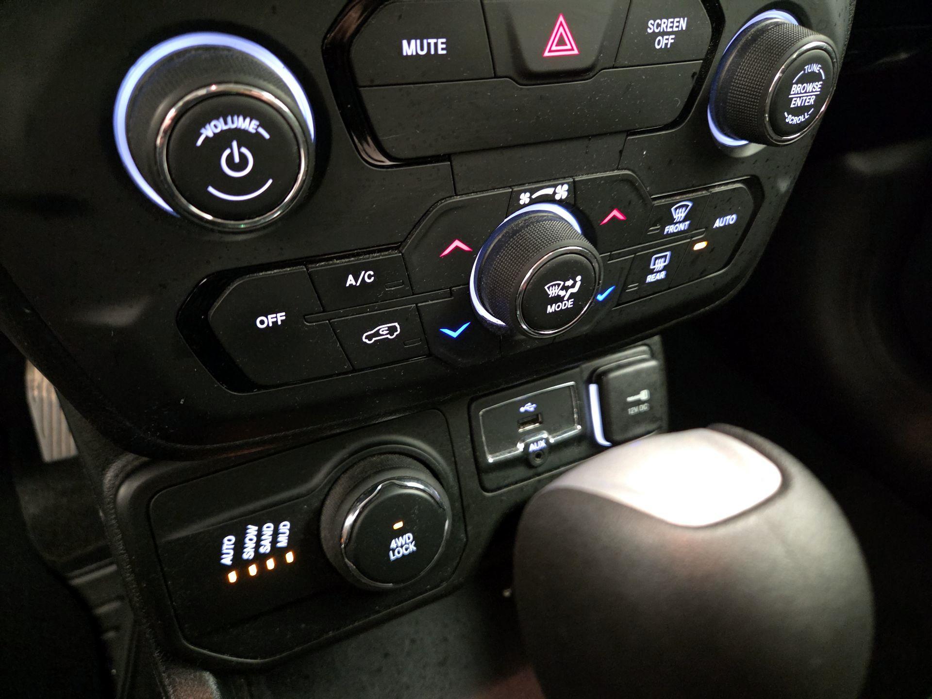 Thumbnail: 2018 Jeep Renegade - 16
