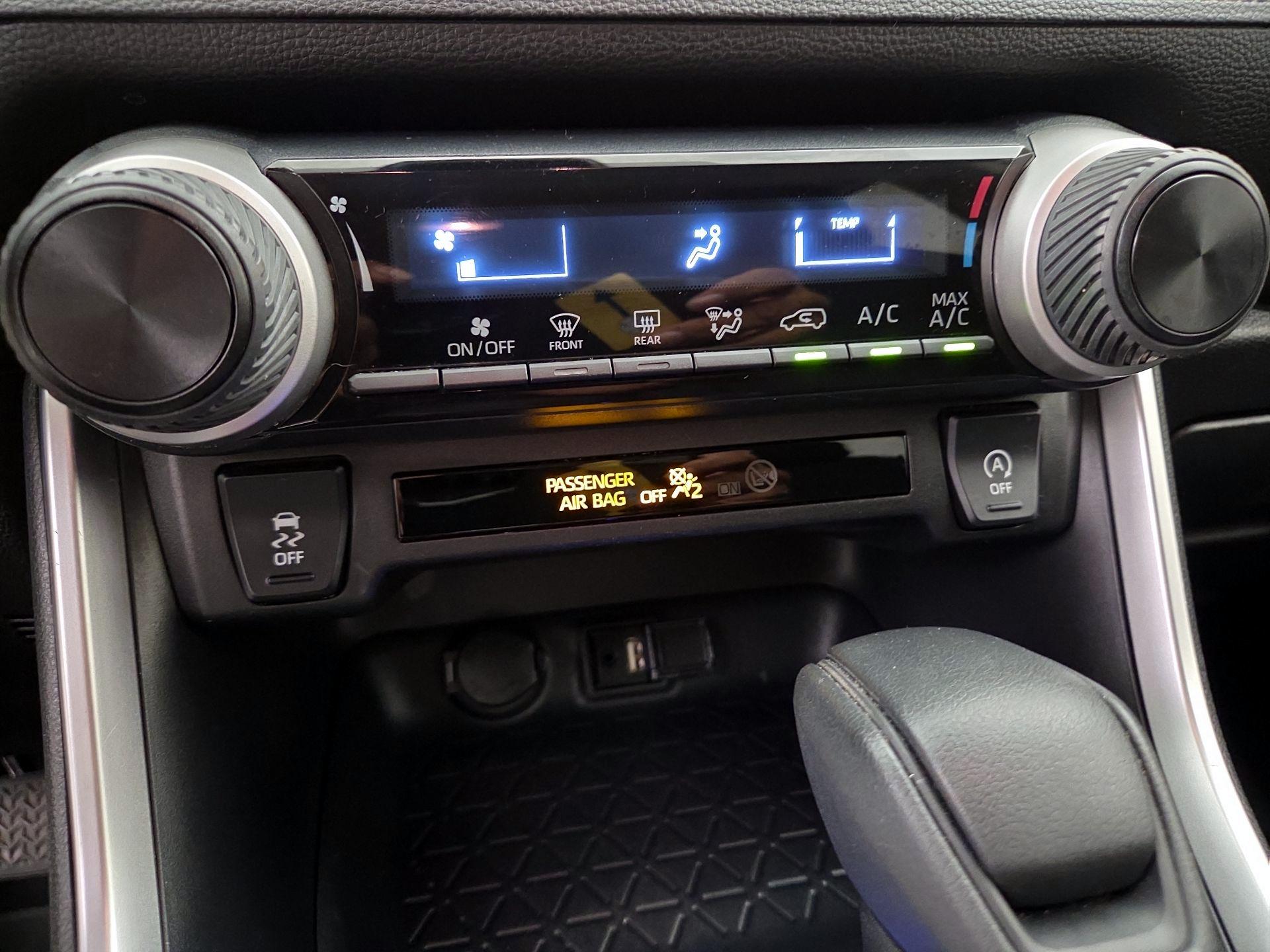 Thumbnail: 2019 Toyota RAV4 - 16