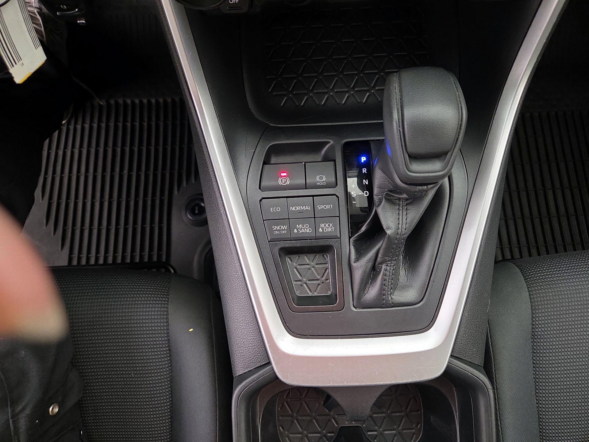 Thumbnail: 2019 Toyota RAV4 - 17