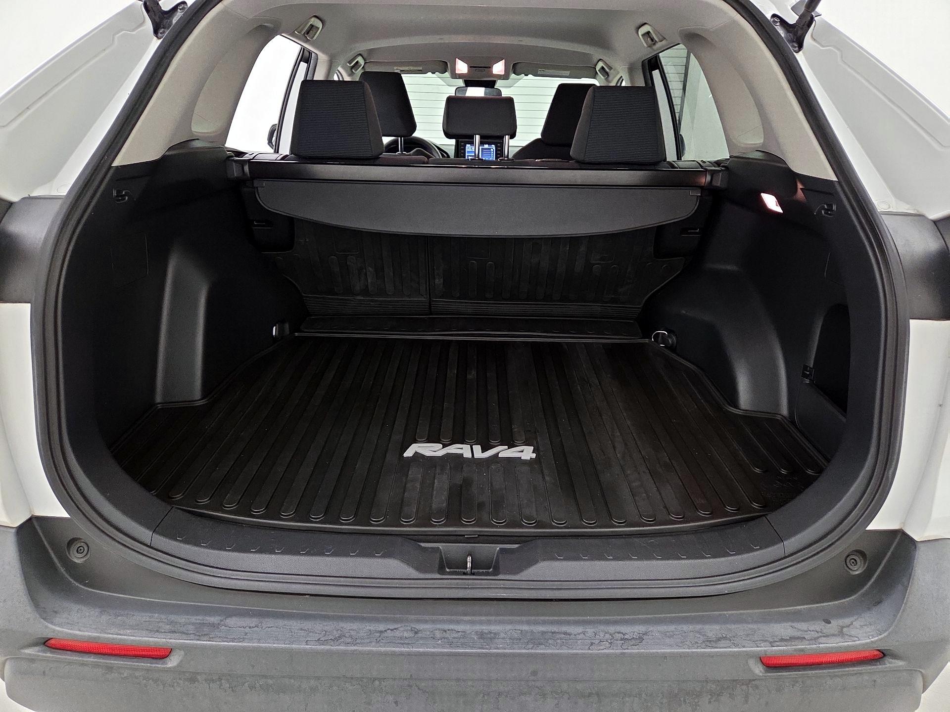 Thumbnail: 2019 Toyota RAV4 - 20