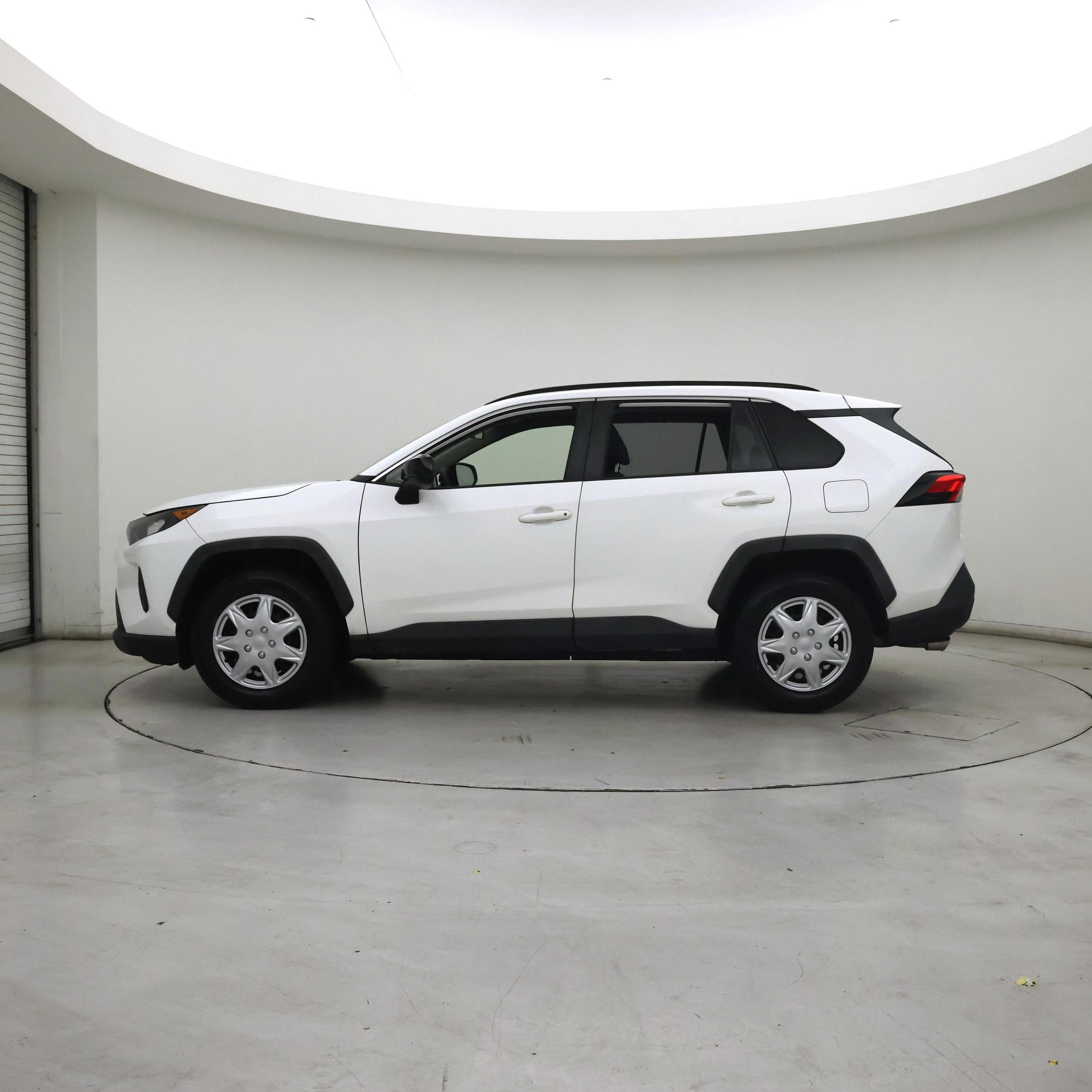 Thumbnail: 2019 Toyota RAV4 - 3