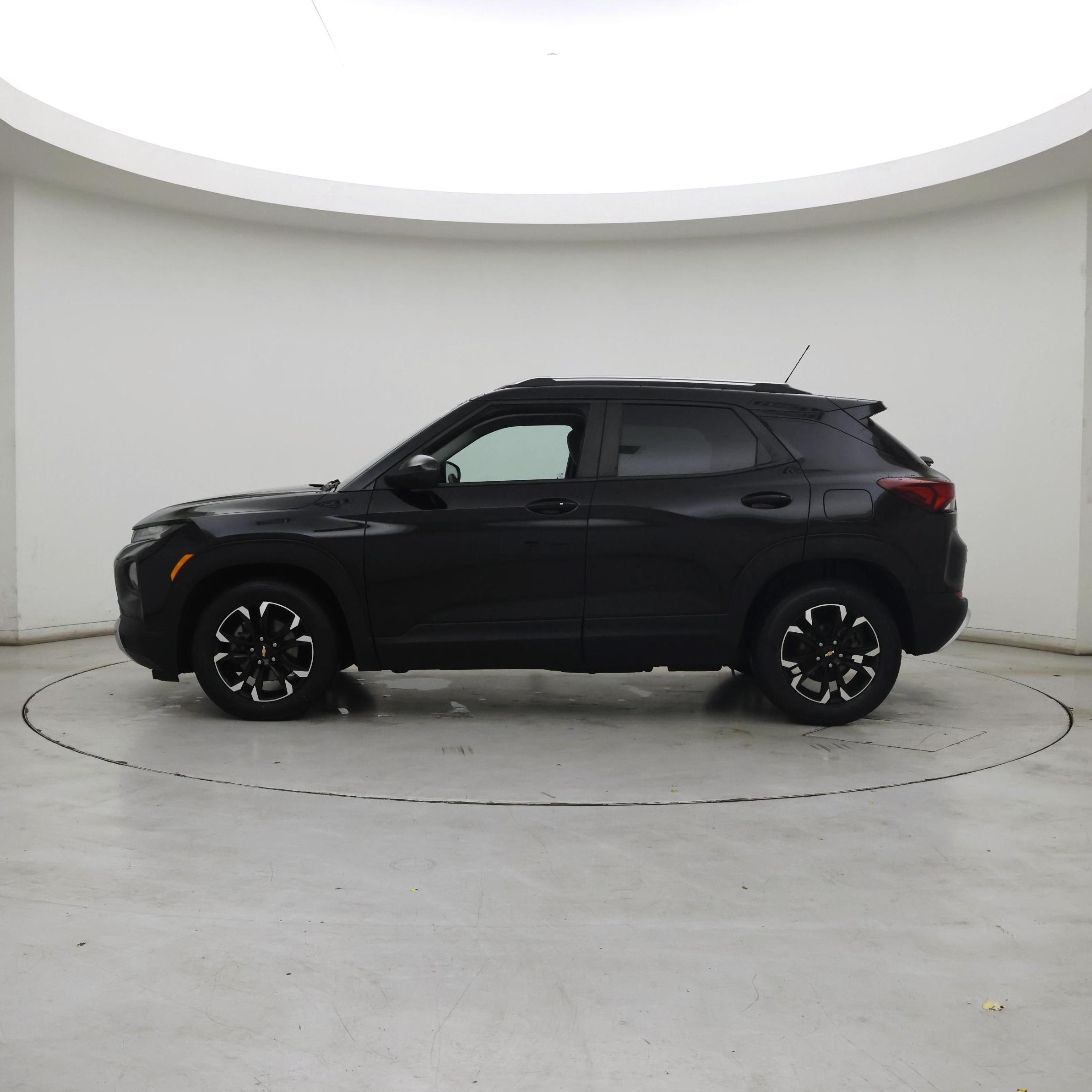 Thumbnail: 2021 Chevrolet TrailBlazer - 3